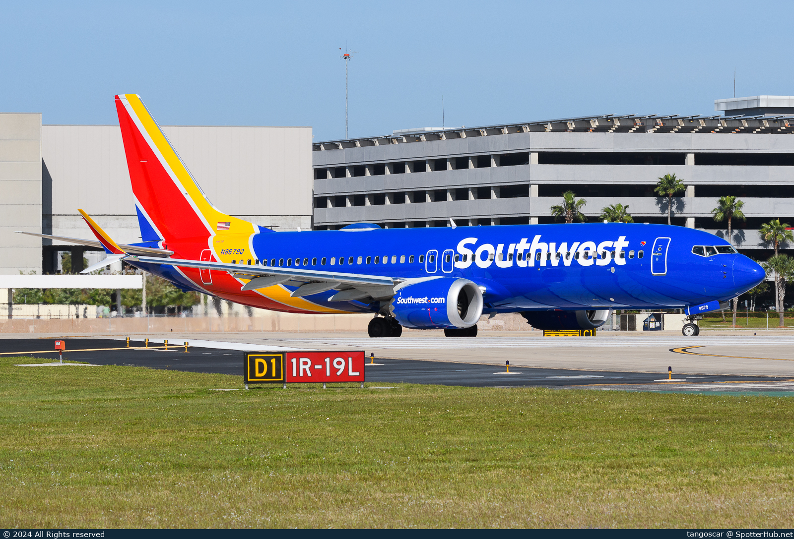 Photo of N8879Q - Boeing 737 MAX 8 operated by Southwest Airlines