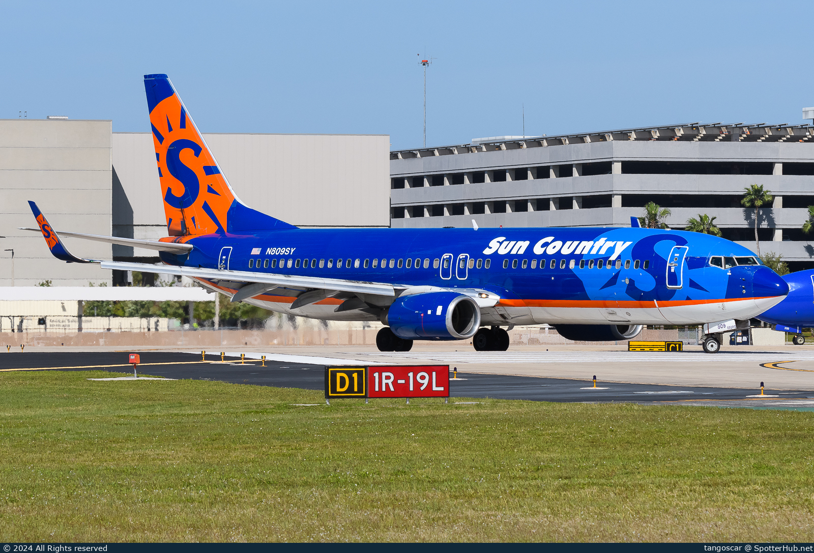 Photo of N809SY - Boeing 737-8Q8 operated by Sun Country Airlines