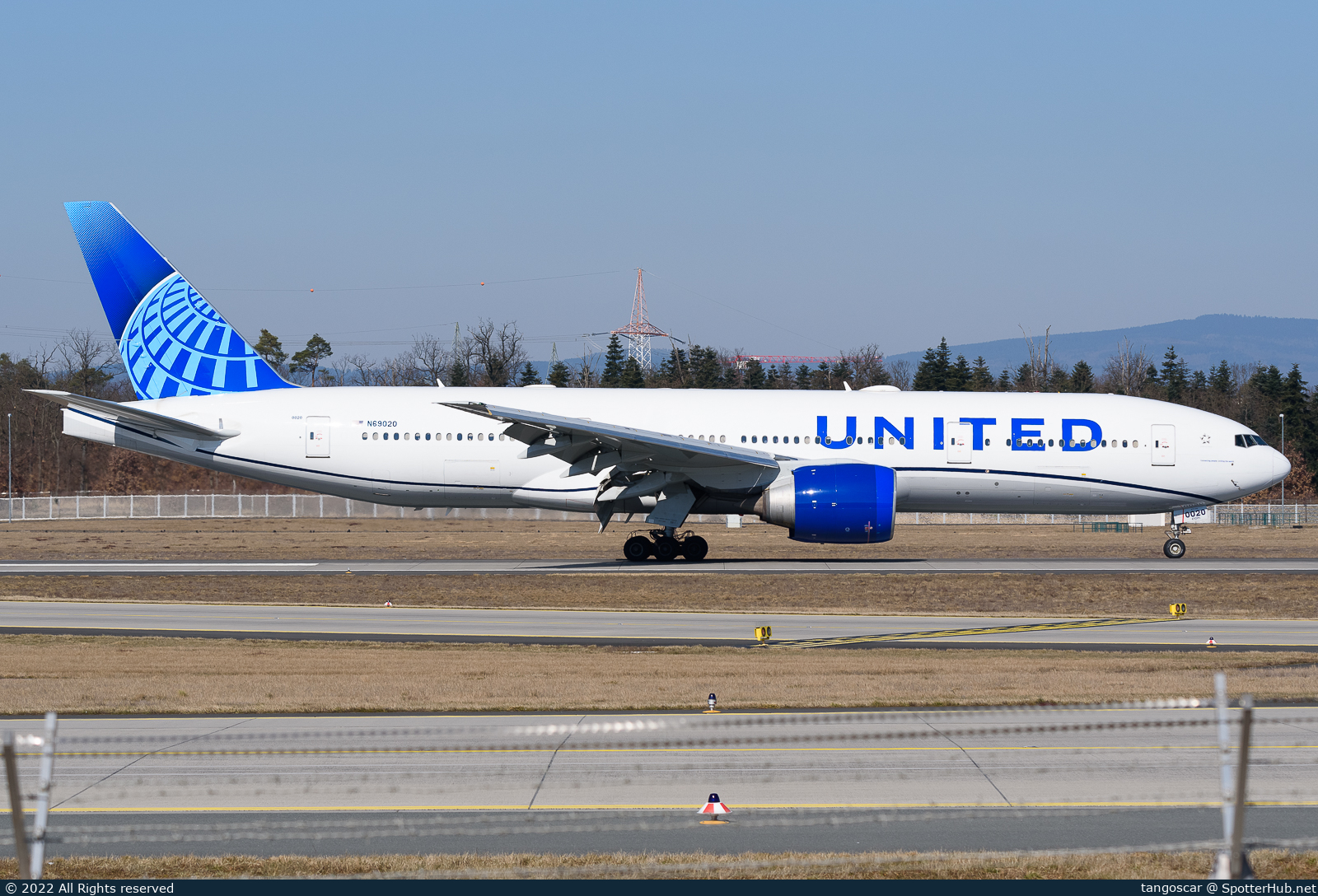 Photo of N69020 - Boeing 777-224(ER) operated by United Airlines