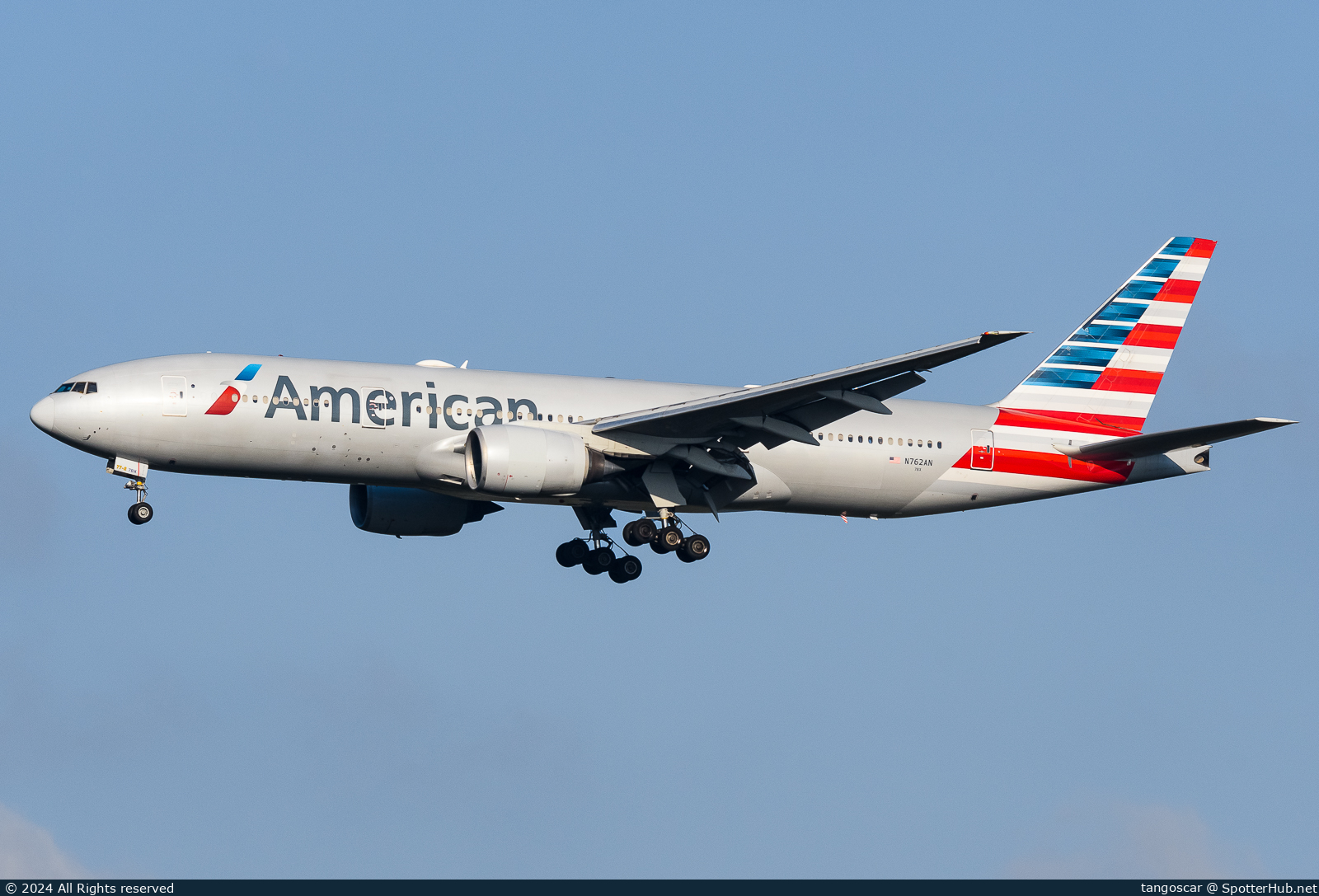 Photo of N762AN - Boeing 777-223(ER) operated by American Airlines
