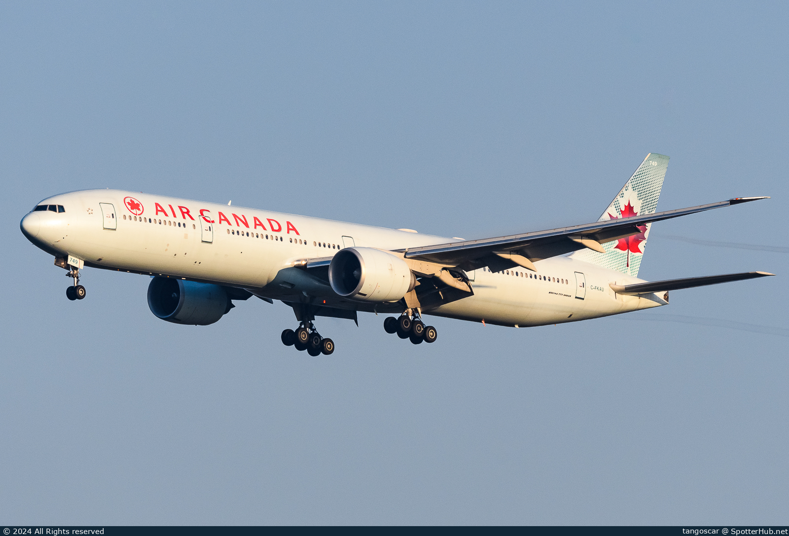 Photo of C-FKAU - Boeing 777-333(ER) operated by Air Canada