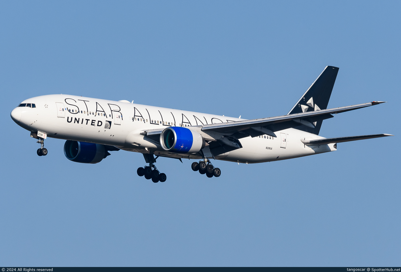 Photo of N218UA - Boeing 777-222(ER) operated by United Airlines