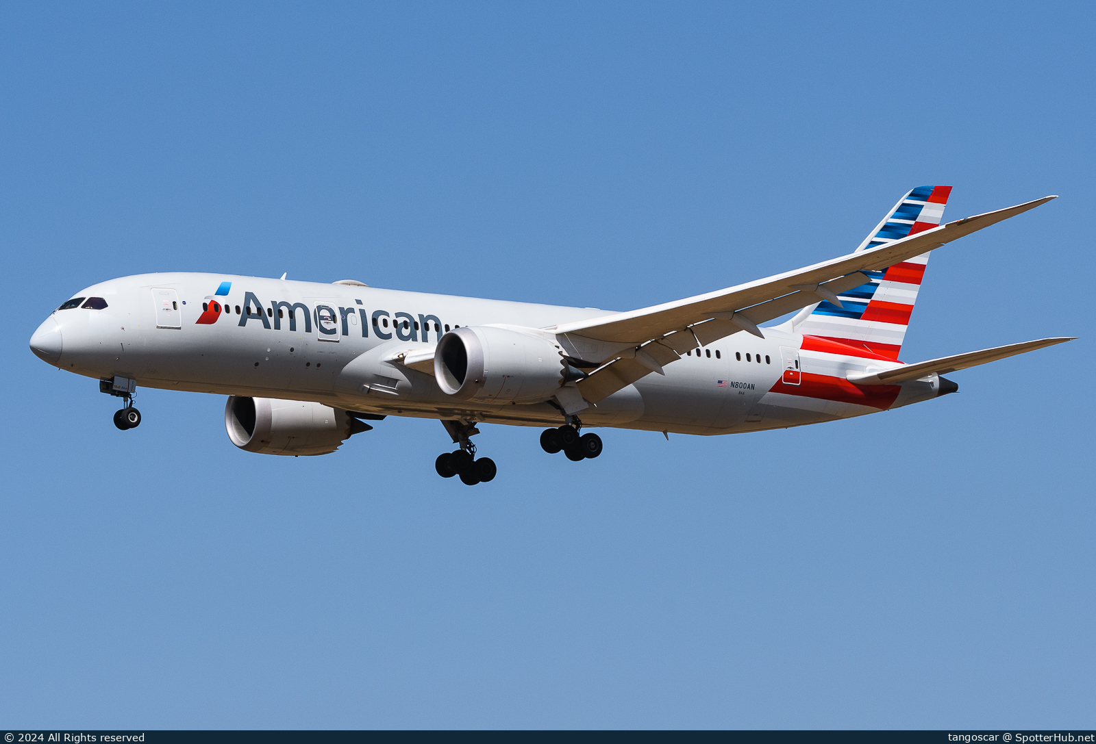 Photo of N800AN - Boeing 787-8 Dreamliner operated by American Airlines