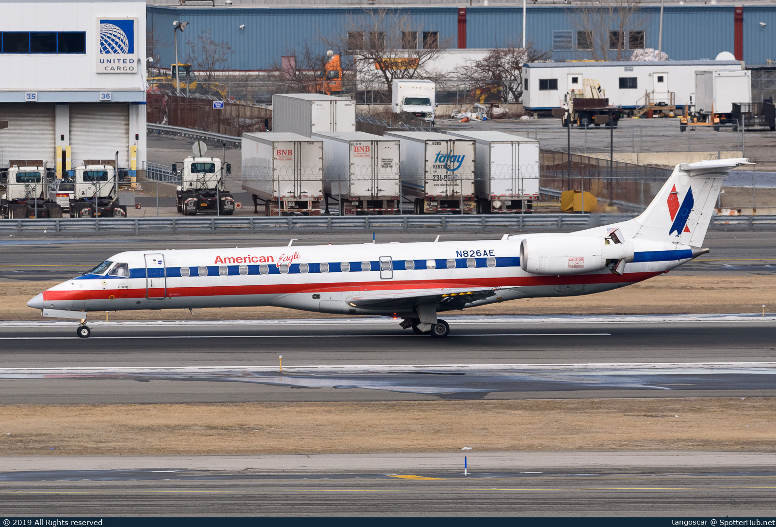 Photo of N826AE - Embraer ERJ-140LR operated by American Eagle (opb Envoy Air)