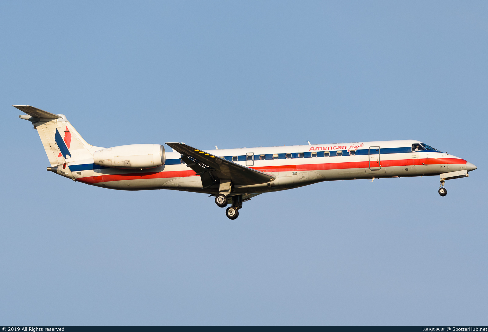 Photo of N827AE - Embraer ERJ-140LR operated by American Eagle (opb Envoy Air)
