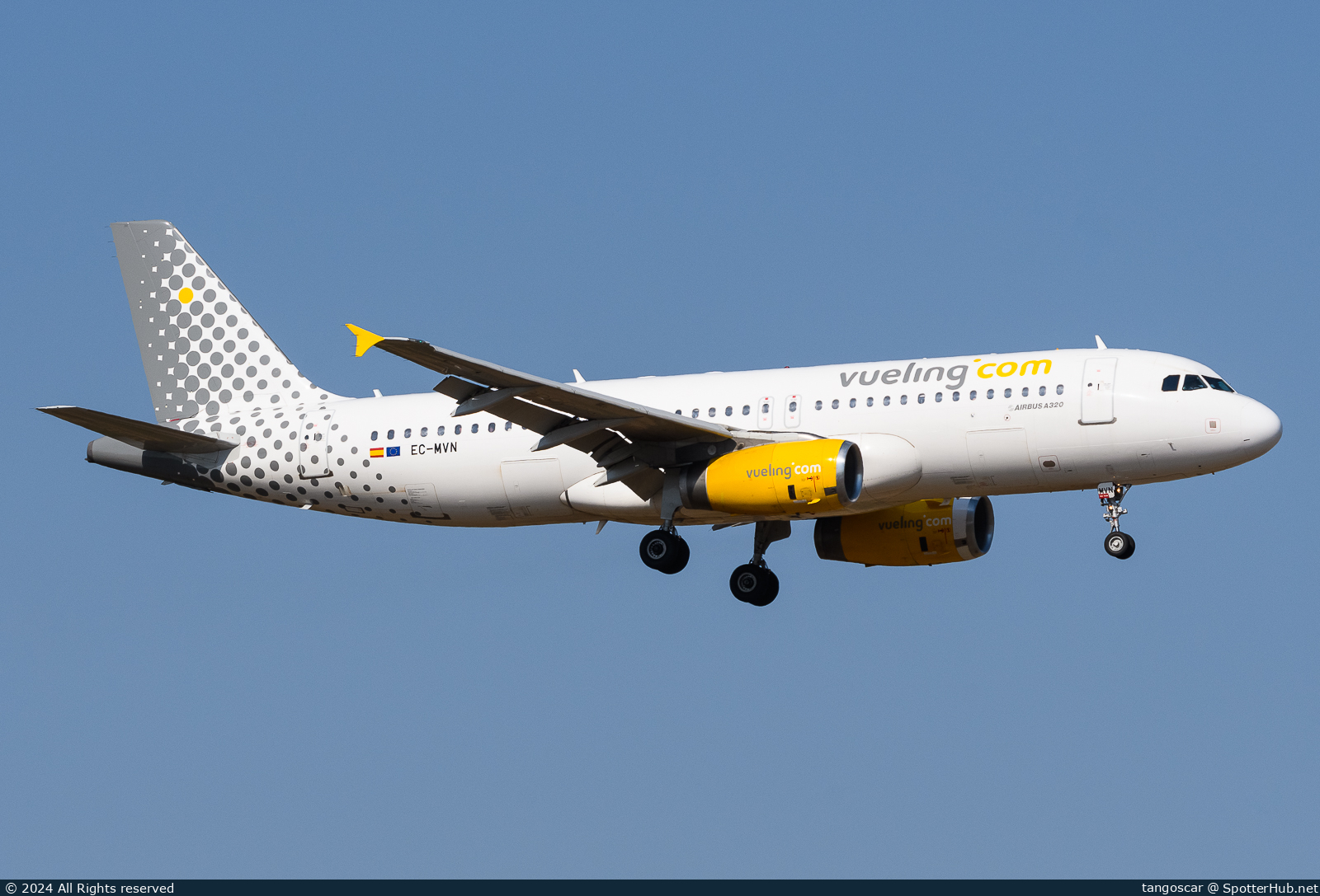 Photo of EC-MVN - Airbus A320-232 operated by Vueling