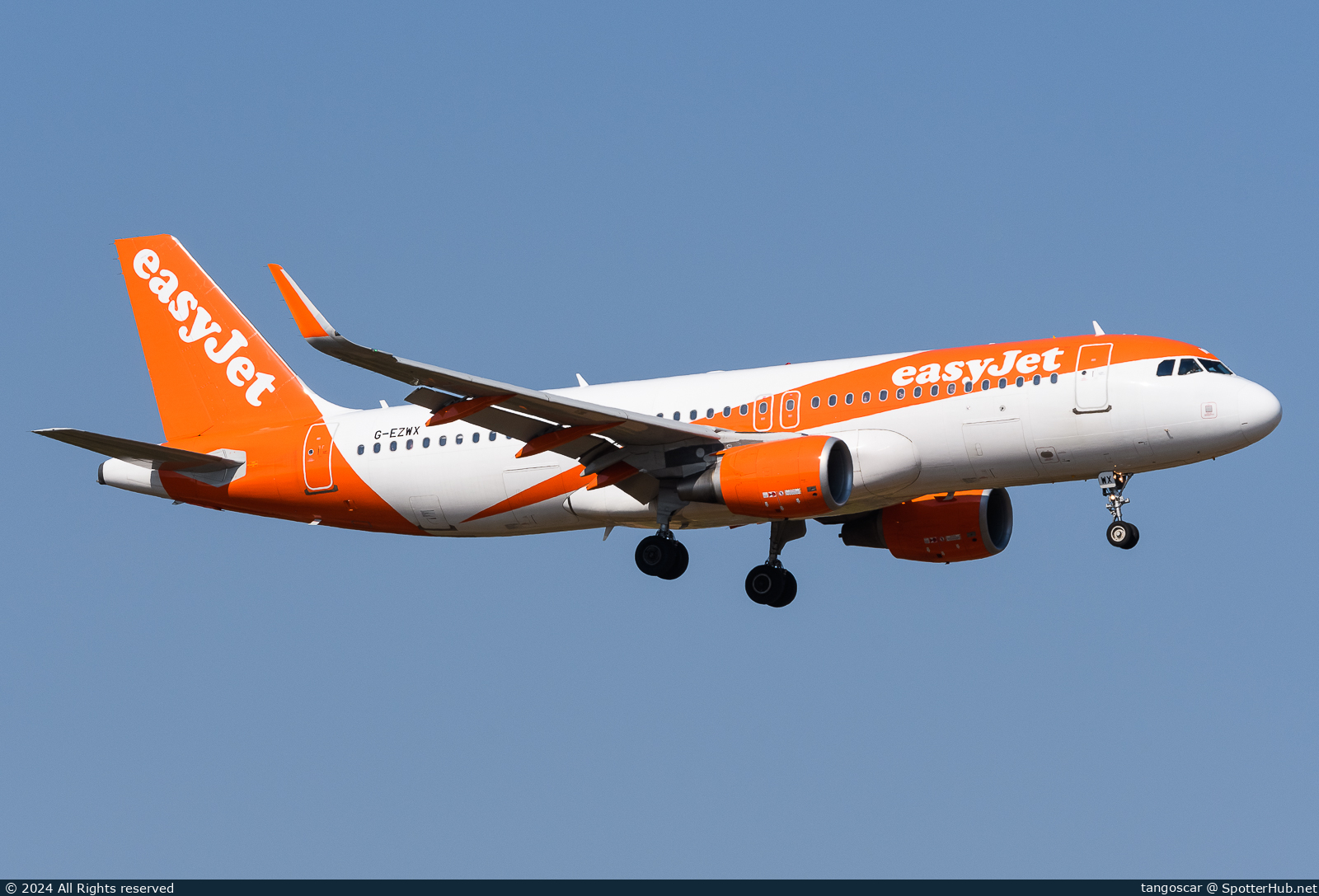 Photo of G-EZWX - Airbus A320-214 operated by easyJet