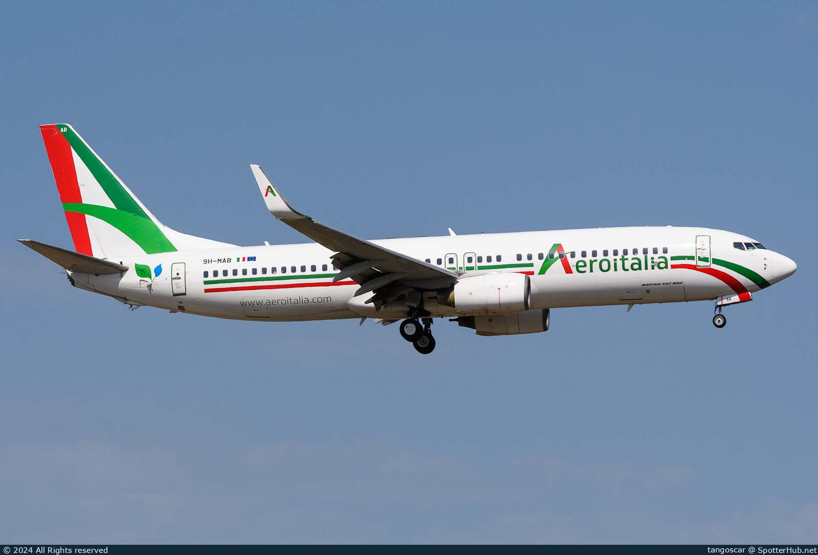 Photo of 9H-MAB - Boeing 737-846 operated by Aeroitalia