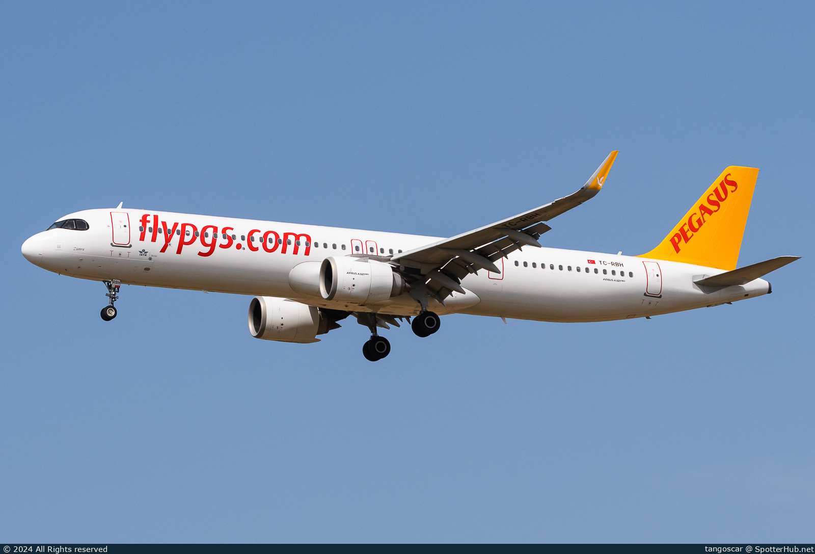 Photo of TC-RBH - Airbus A321-251NX operated by Pegasus Airlines
