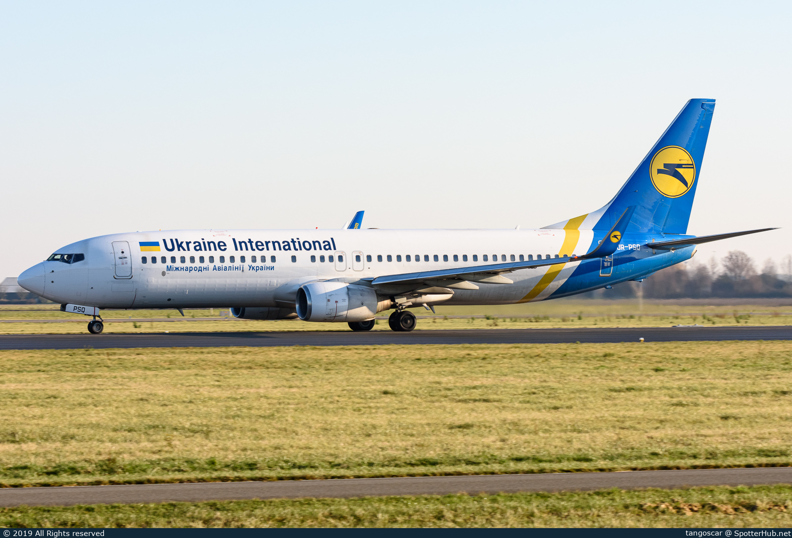 Photo of UR-PSQ - Boeing 737-86N operated by Ukraine International Airlines