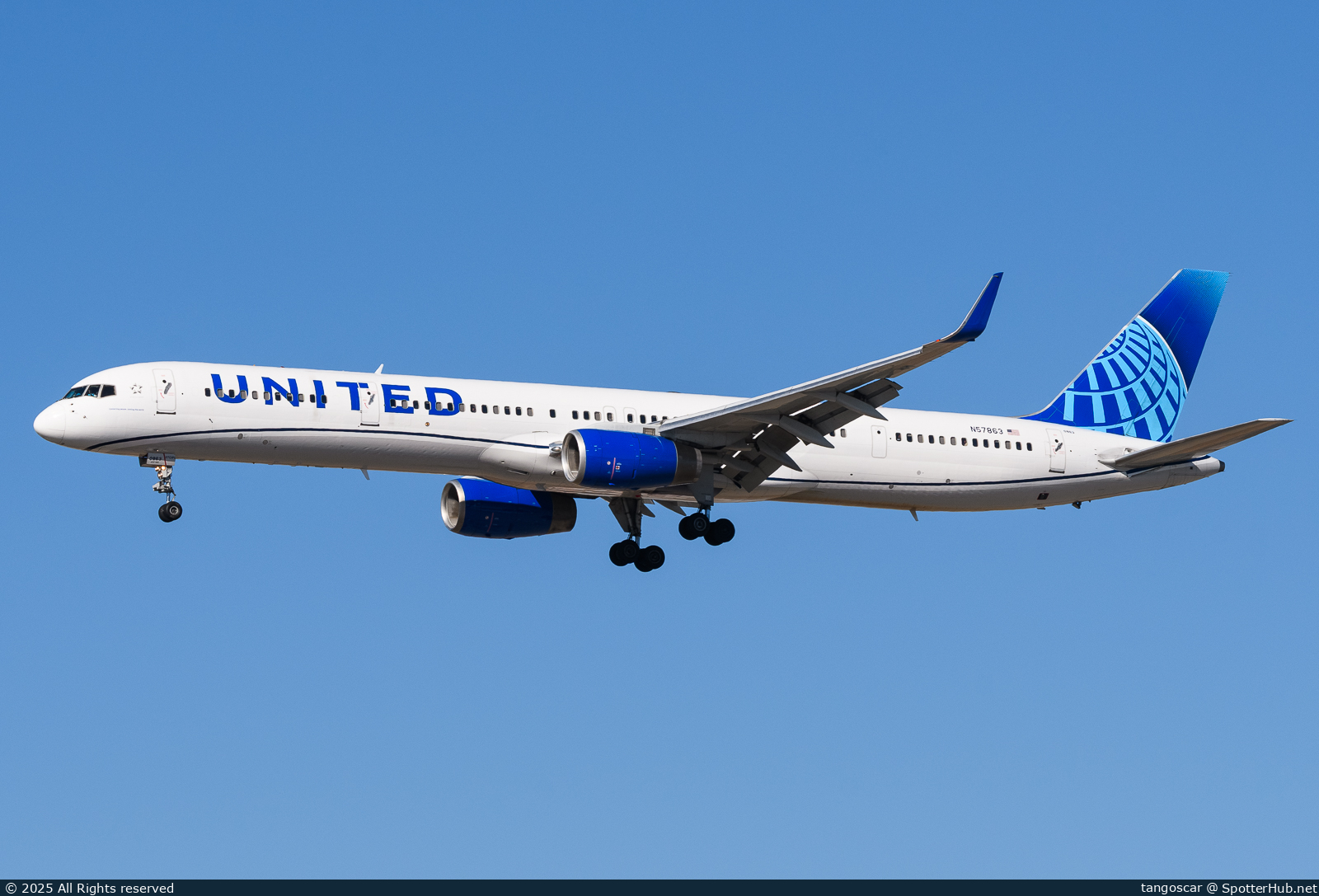 Photo of N57863 - Boeing 757-33N operated by United Airlines