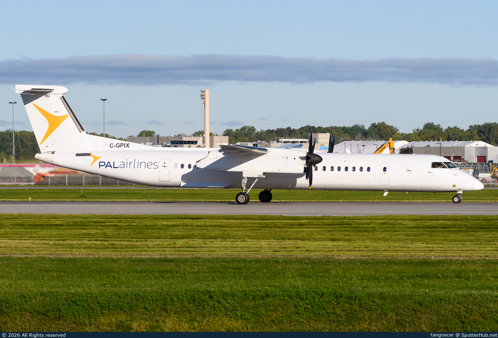 Photo of C-GPIX - Bombardier DHC-8-402 Dash 8 Q400 operated by PAL Airlines