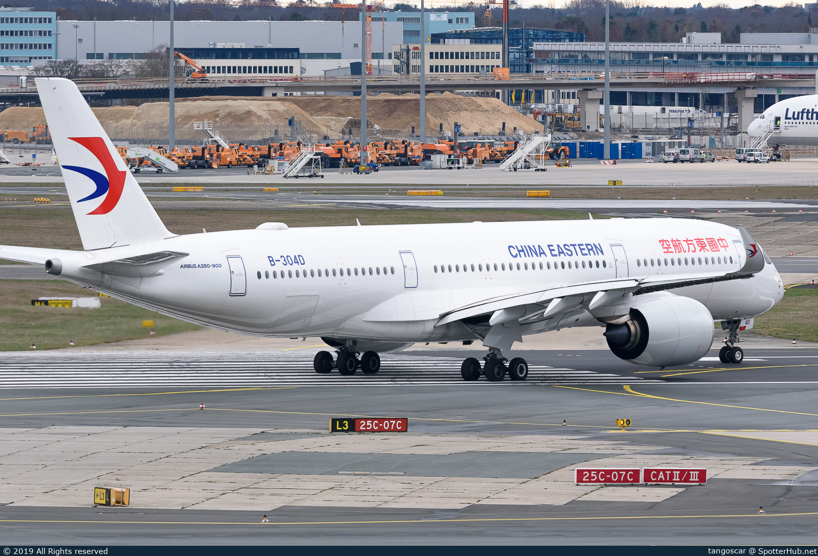 Photo of B-304D - Airbus A350-941 operated by China Eastern Airlines