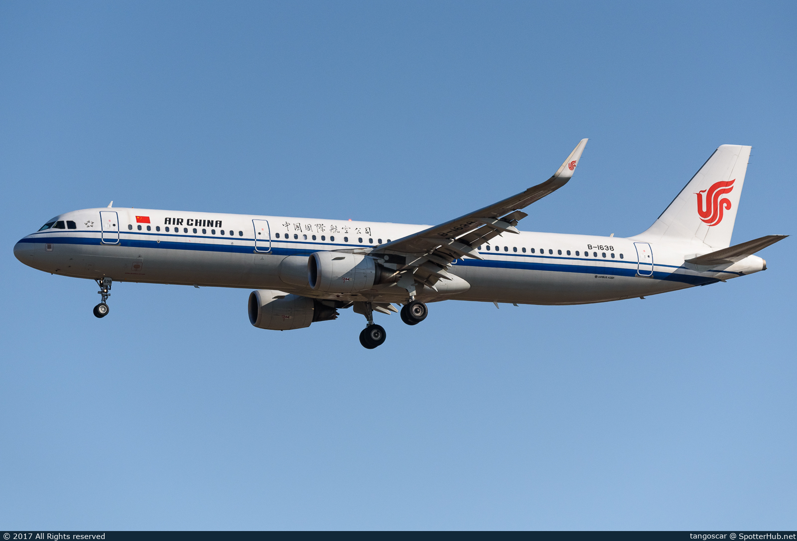 Photo of B-1638 - Airbus A321-213 operated by Air China