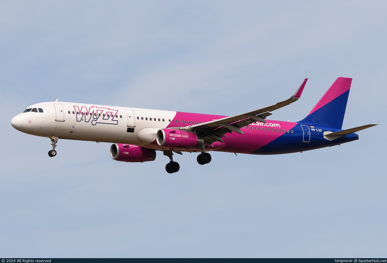 Photo of HA-LXG - Airbus A321-231 operated by Wizz Air