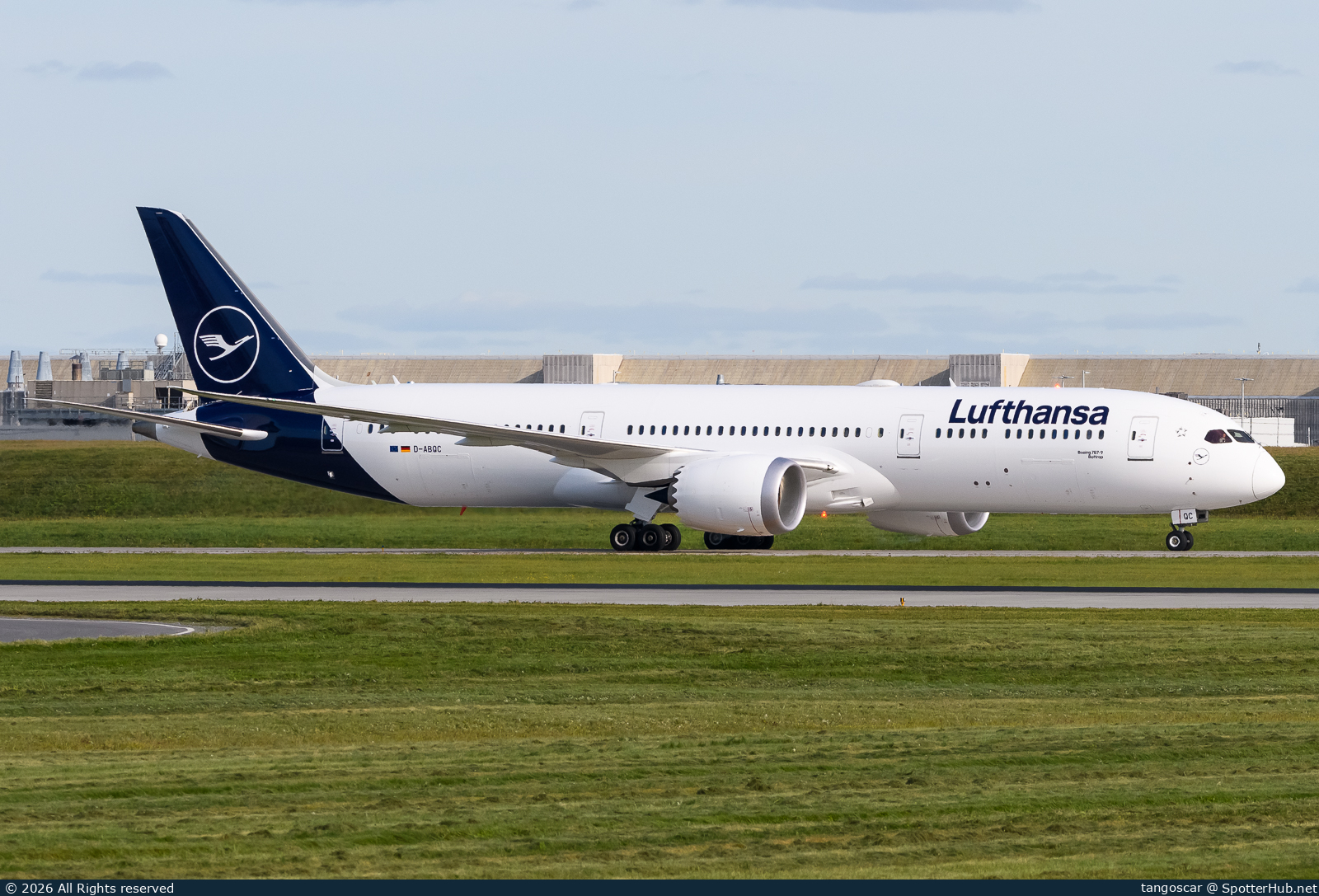 Photo of D-ABQC - Boeing 787-9 Dreamliner operated by Lufthansa