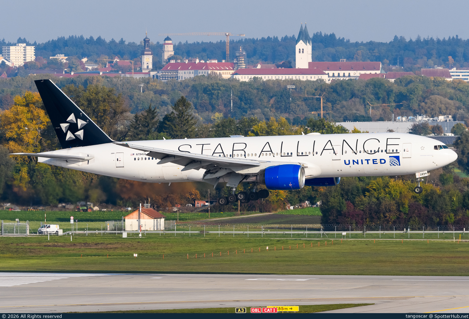 Photo of N794UA - Boeing 777-222(ER) operated by United Airlines