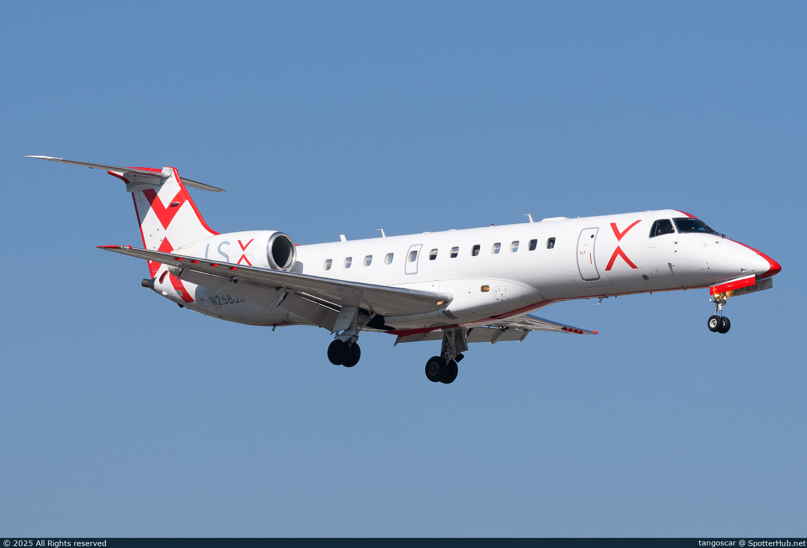 Photo of N258JX - Embraer ERJ-135LR operated by JetSuiteX
