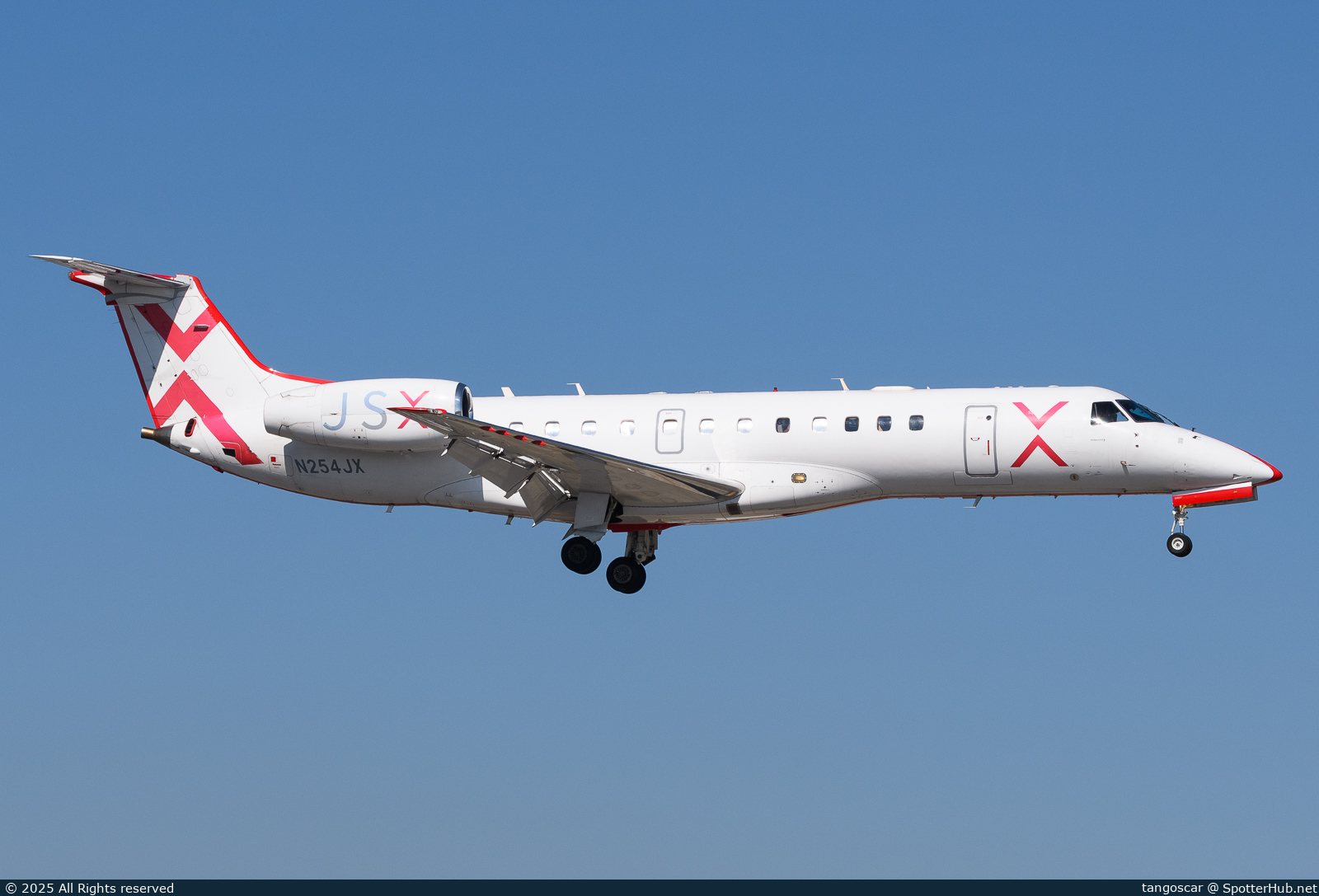 Photo of N254JX - Embraer ERJ-135LR operated by JetSuiteX