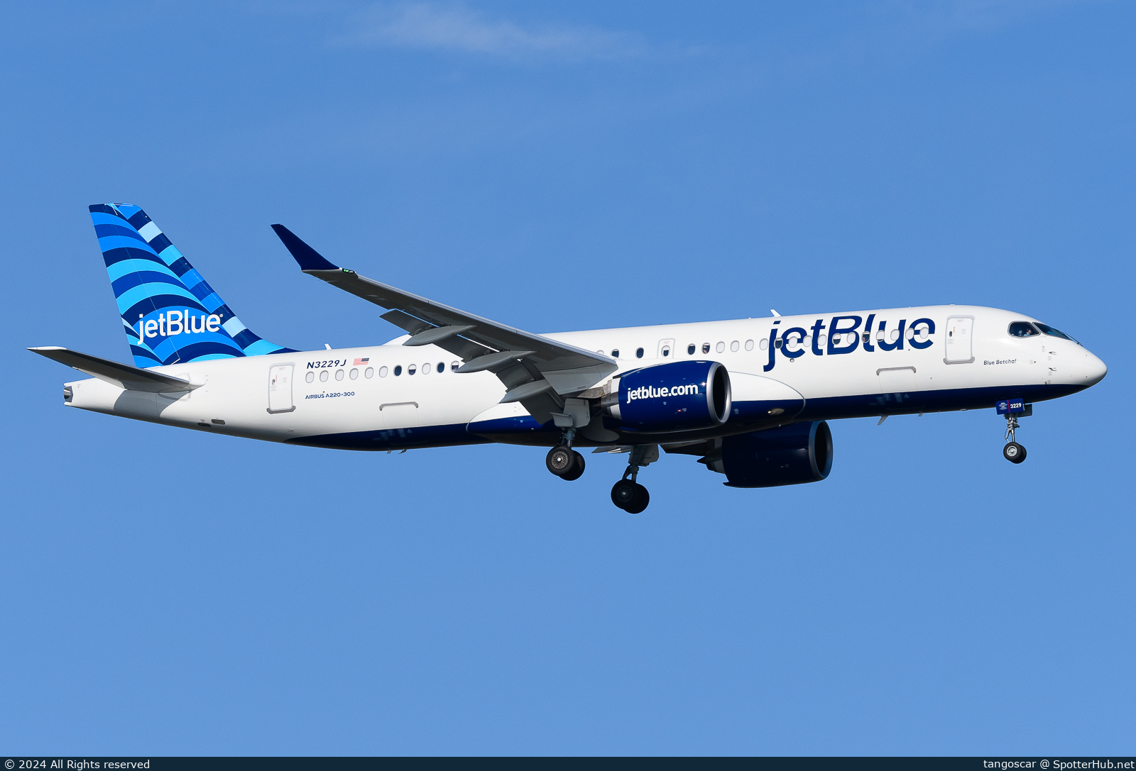 Photo of N3229J - Airbus A220-300 operated by jetBlue Airways
