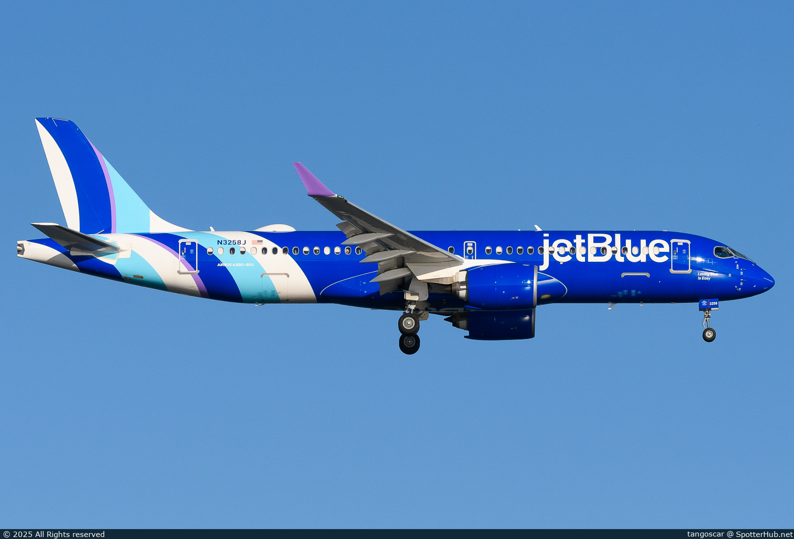 Photo of N3258J - Airbus A220-300 operated by jetBlue Airways