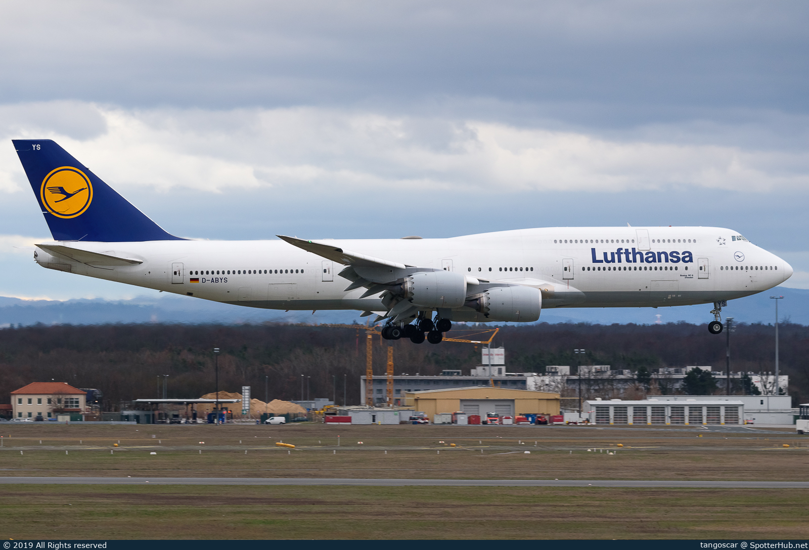Photo of D-ABYS - Boeing 747-830 operated by Lufthansa
