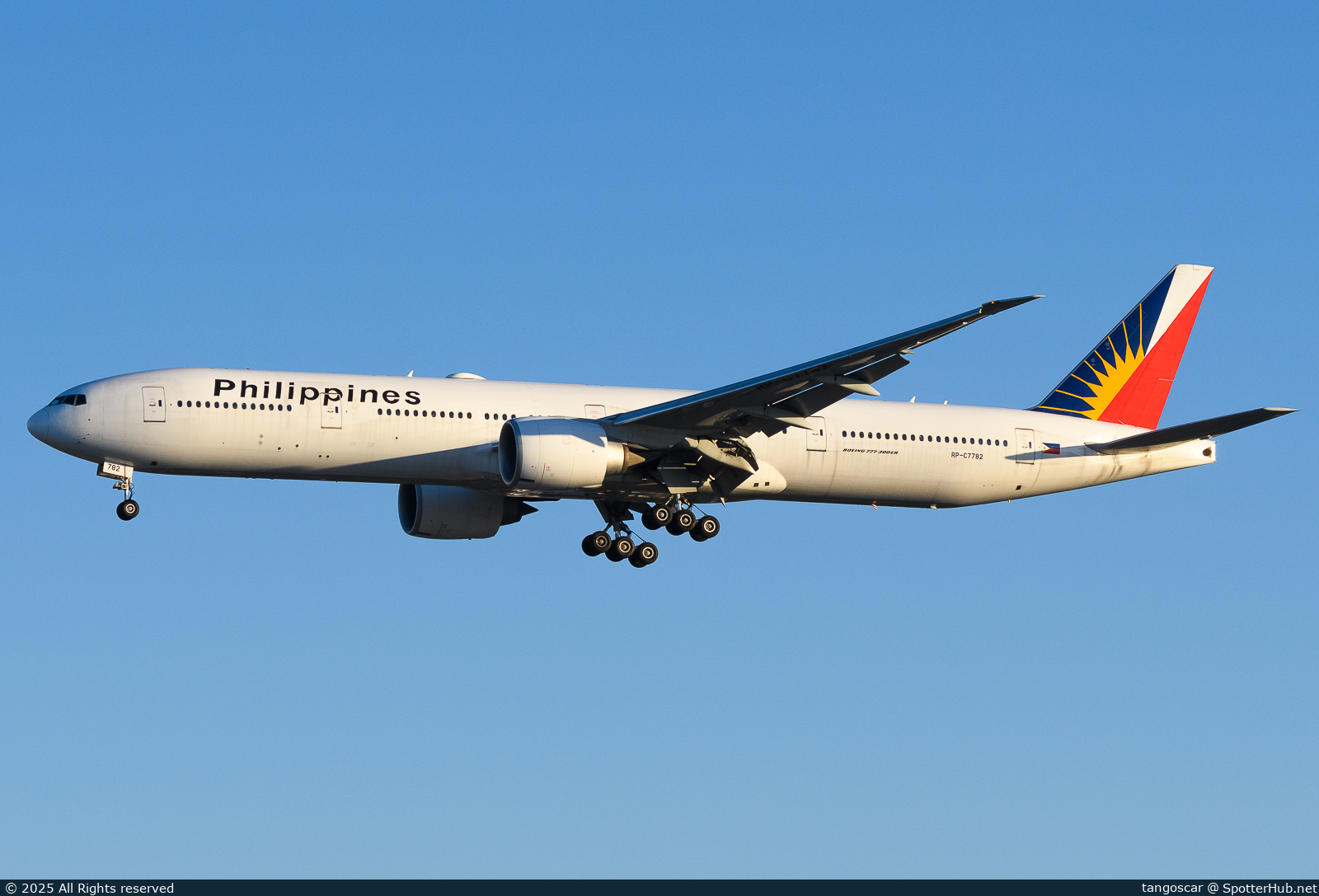 Photo of RP-C7782 - Boeing 777-3F6(ER) operated by Philippine Airlines