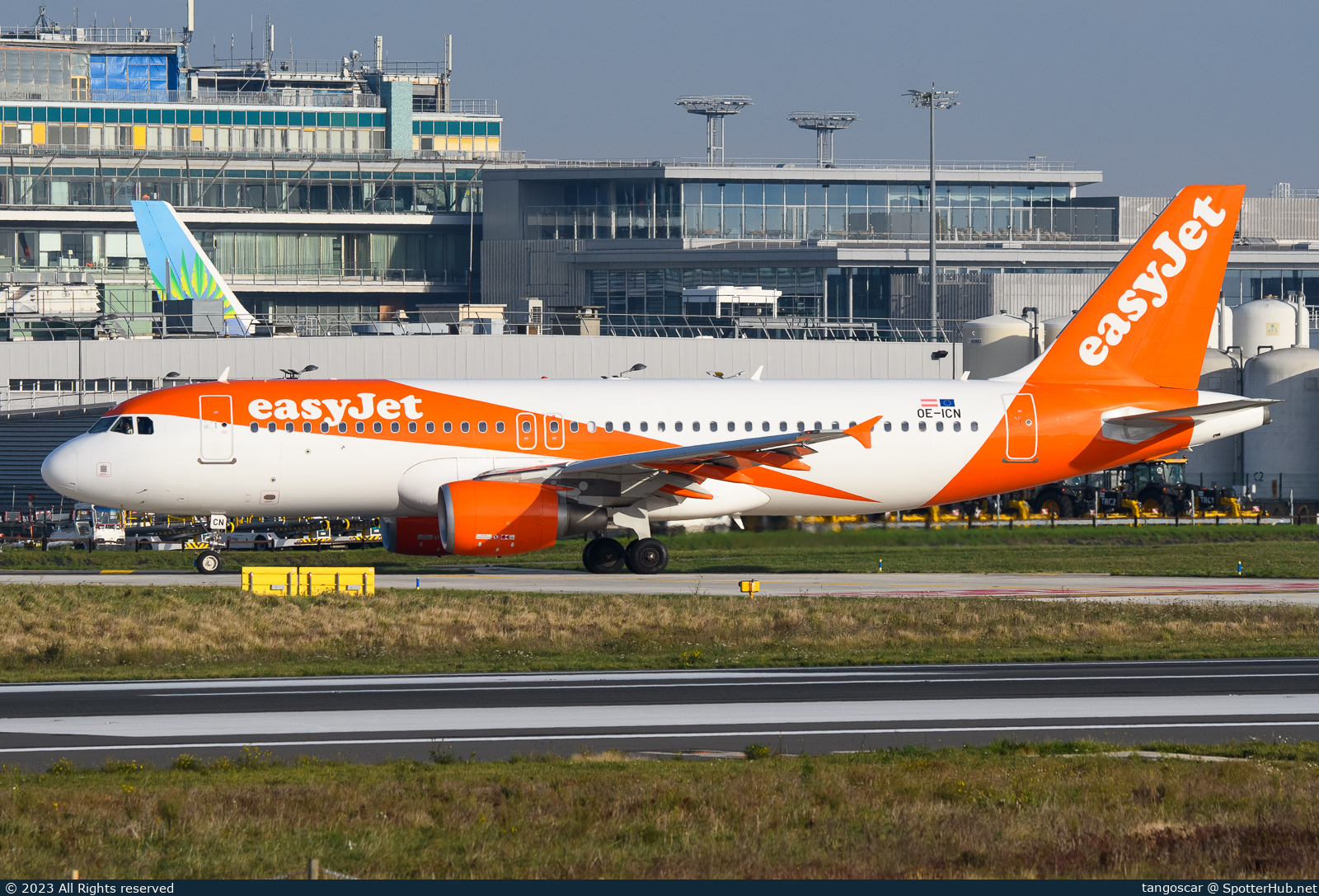 Photo of OE-ICN - Airbus A320-214 operated by easyJet Europe