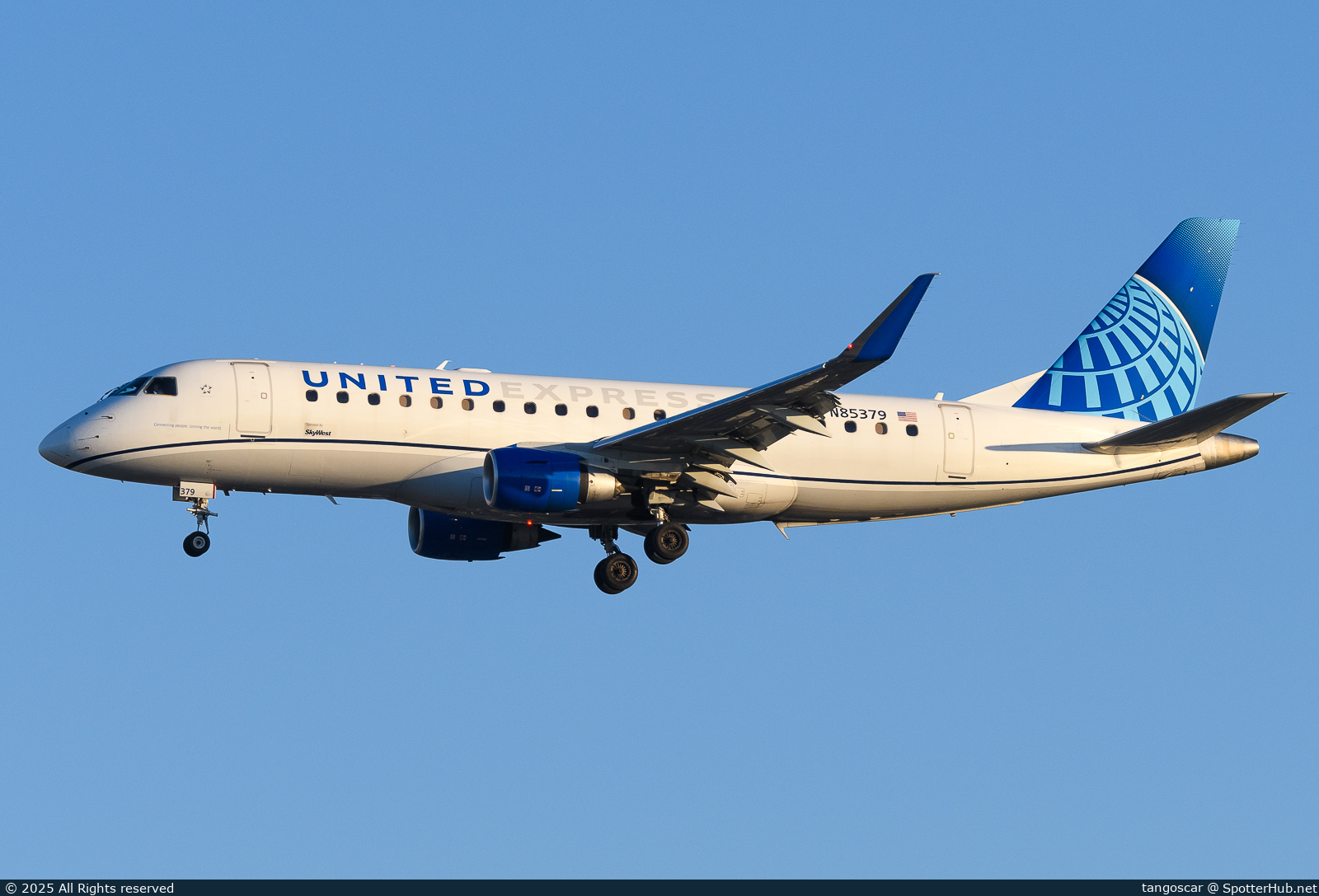 Photo of N85379 - Embraer ERJ-175LL operated by United Express (opb SkyWest Airlines)