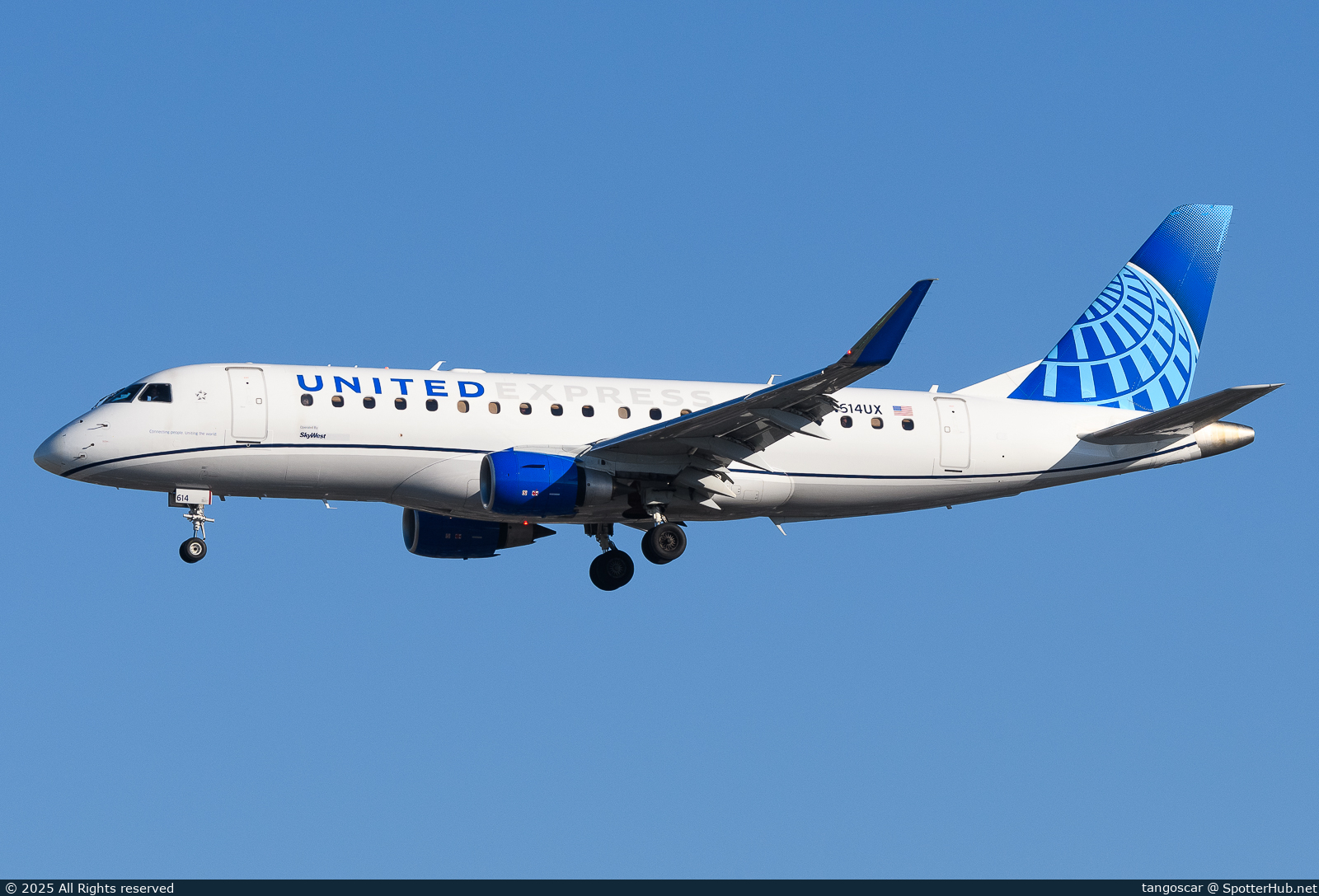 Photo of N614UX - Embraer ERJ-175LL operated by United Express (opb SkyWest Airlines)