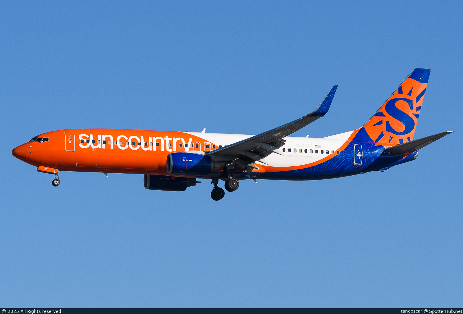 Photo of N833SY - Boeing 737-8KN operated by Sun Country Airlines