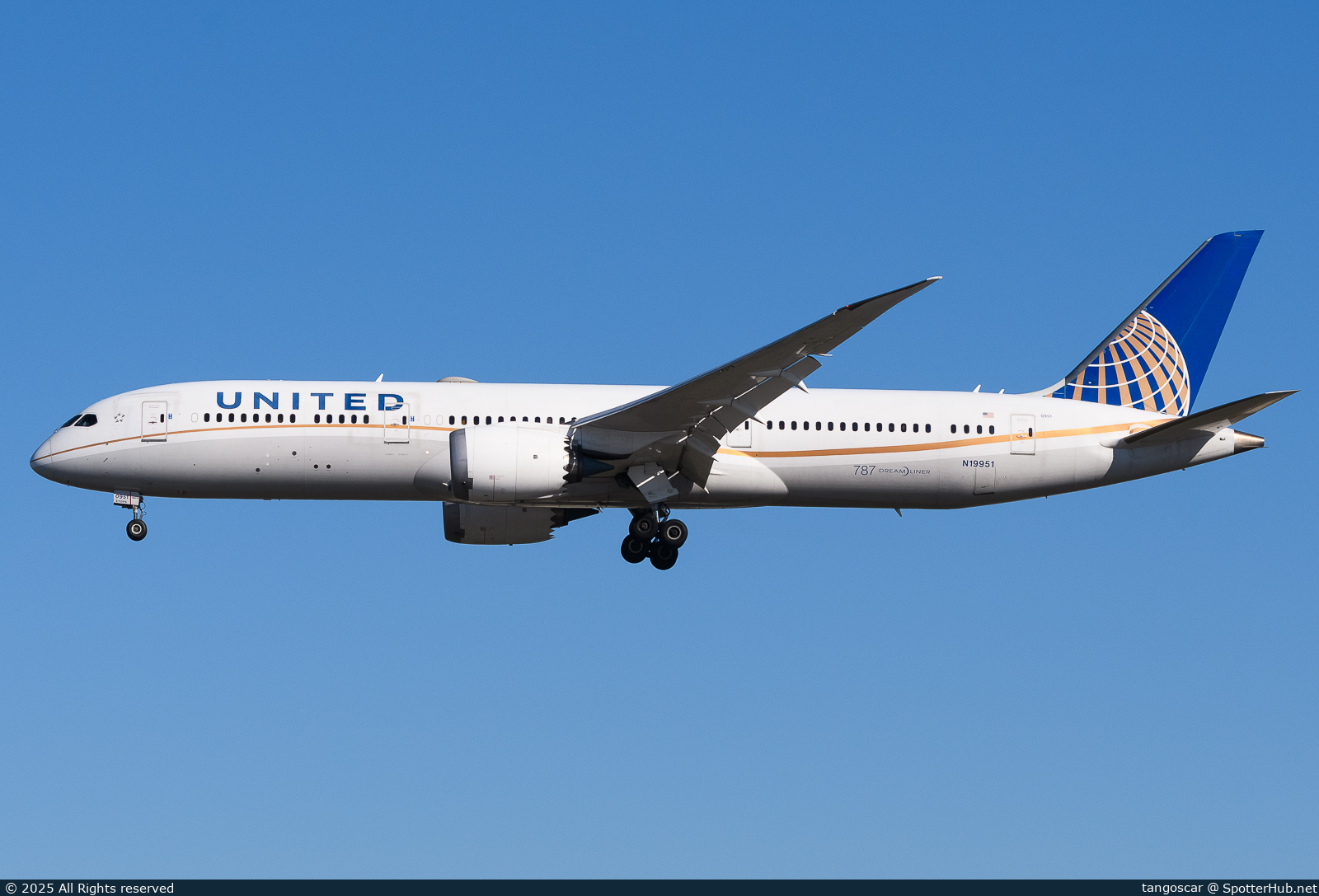 Photo of N19951 - Boeing 787-9 Dreamliner operated by United Airlines