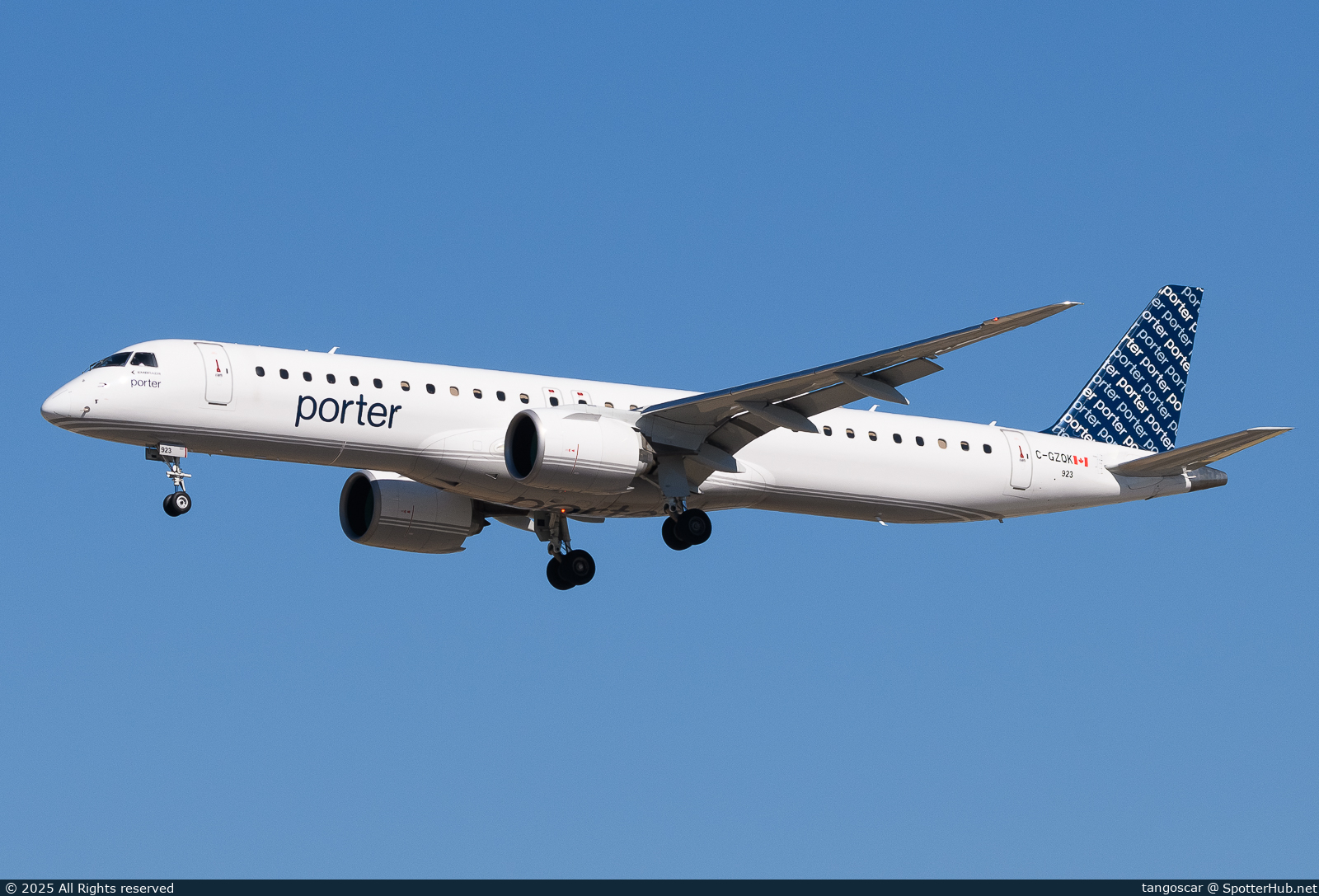 Photo of C-GZQK - Embraer ERJ-195-E2 operated by Porter Airlines