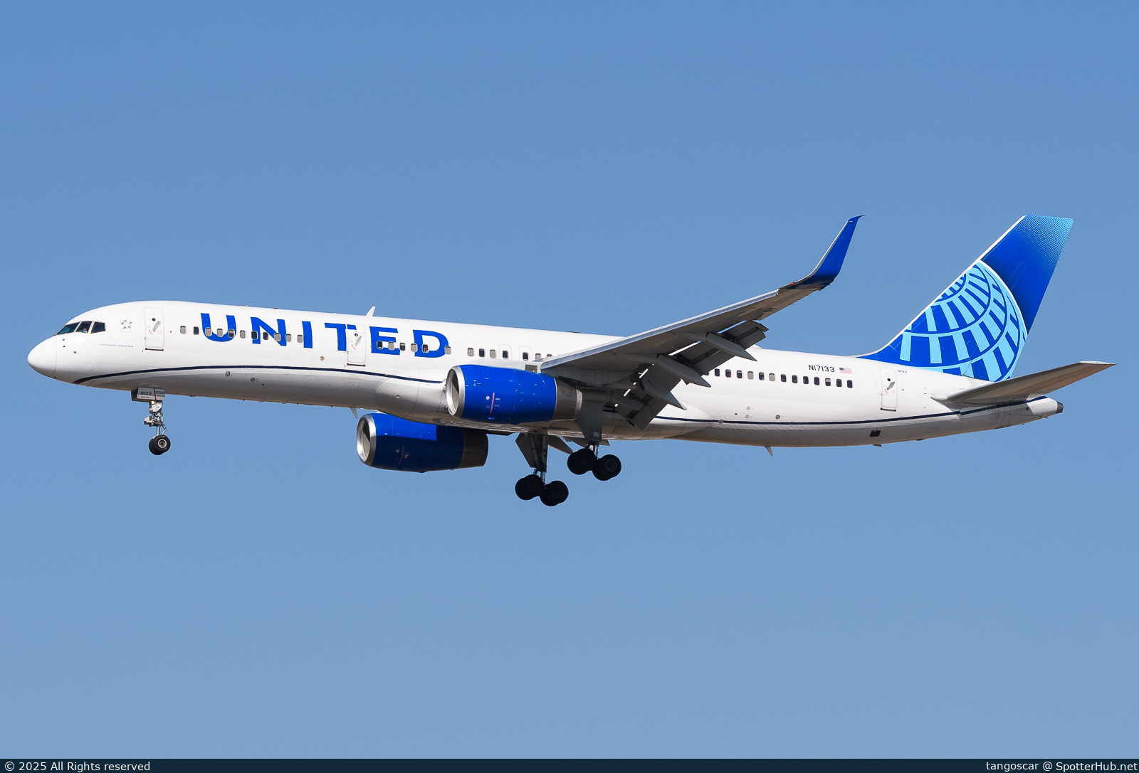 Photo of N17133 - Boeing 757-224 operated by United Airlines