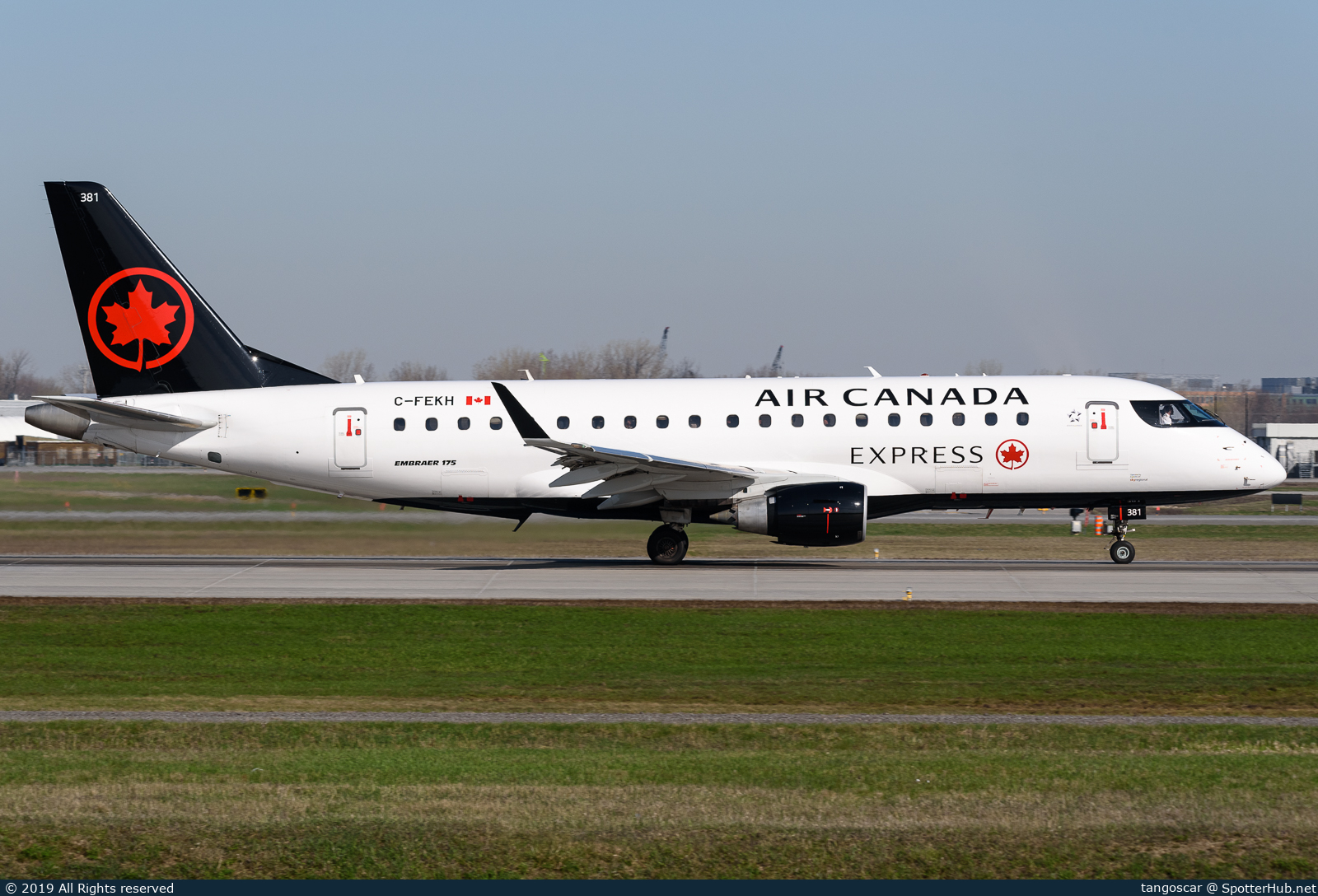 Photo of C-FEKH - Embraer ERJ-175SU operated by Air Canada Express (opb Sky Regional Airlines)