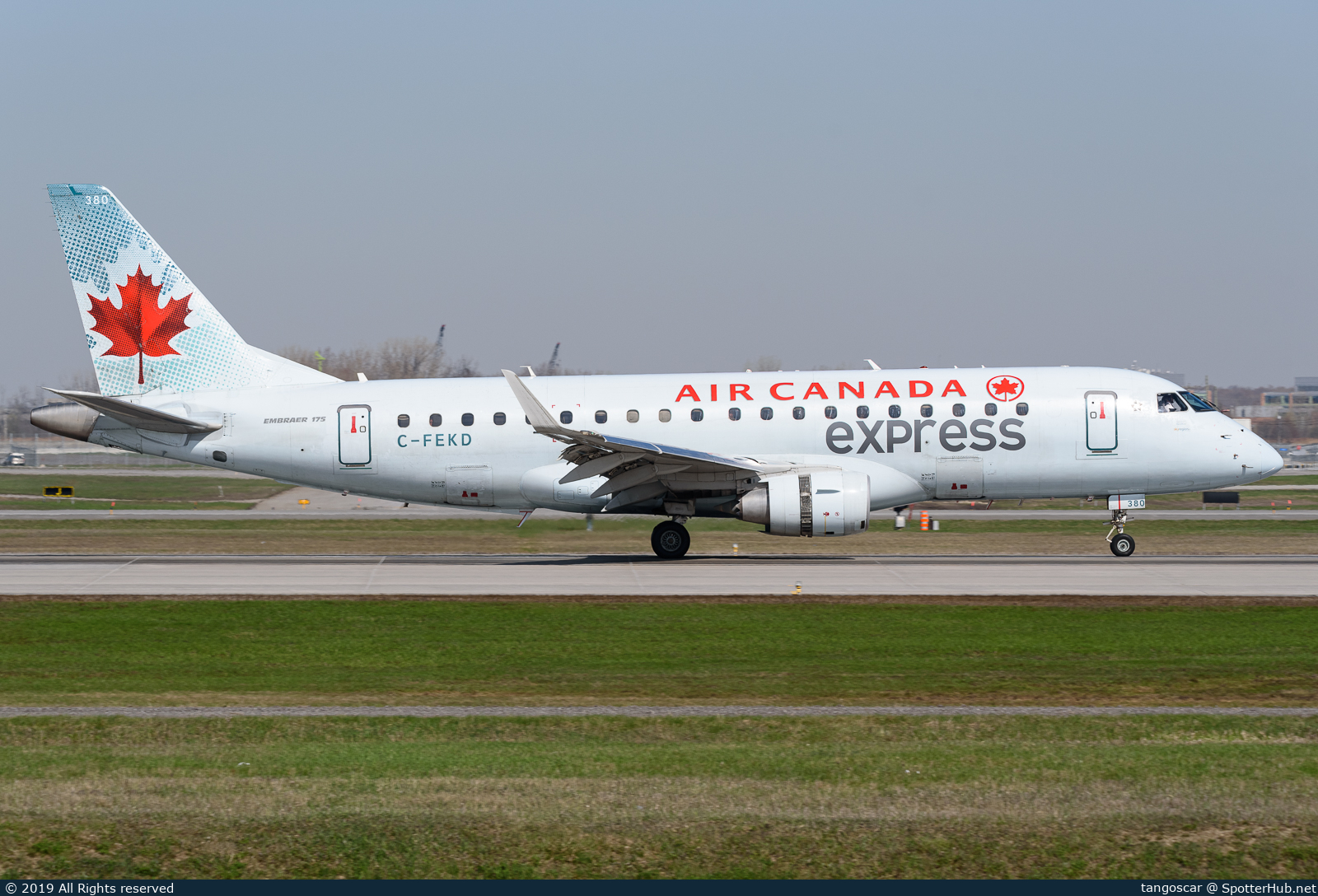 Photo of C-FEKD - Embraer ERJ-175SU operated by Air Canada Express (opb Sky Regional Airlines)
