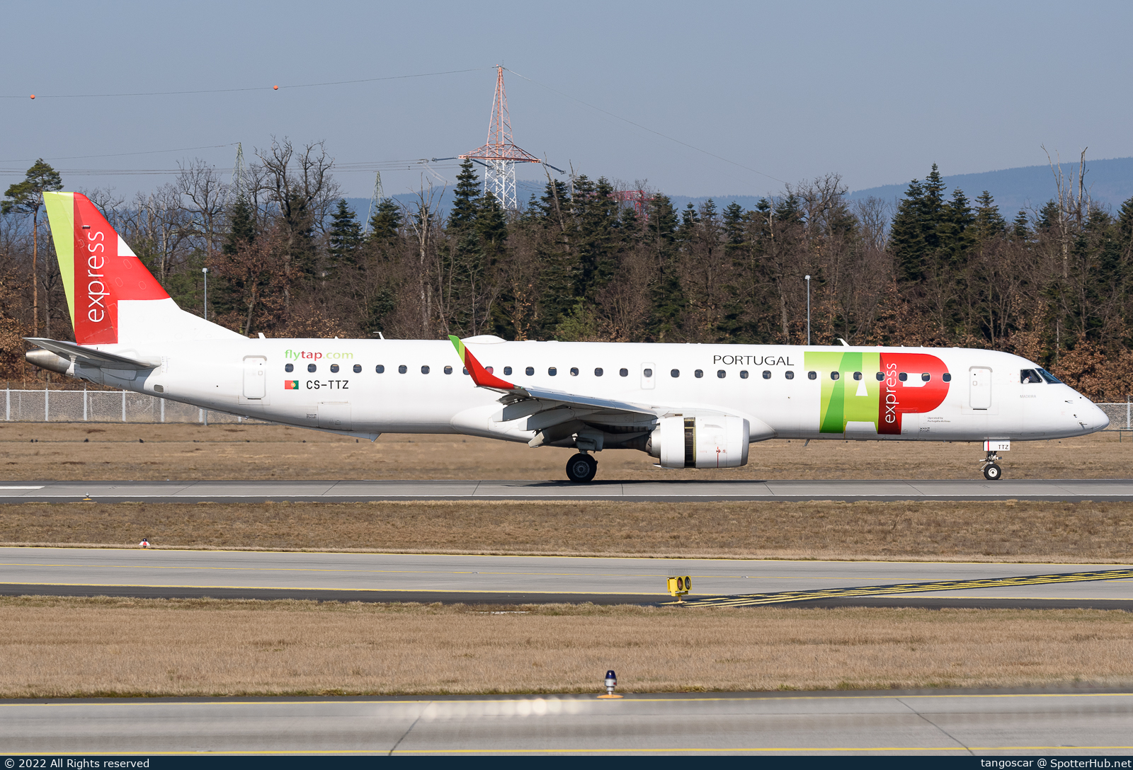 Photo of CS-TTZ - Embraer ERJ-195AR operated by TAP Express (opb Portugália Airlines)
