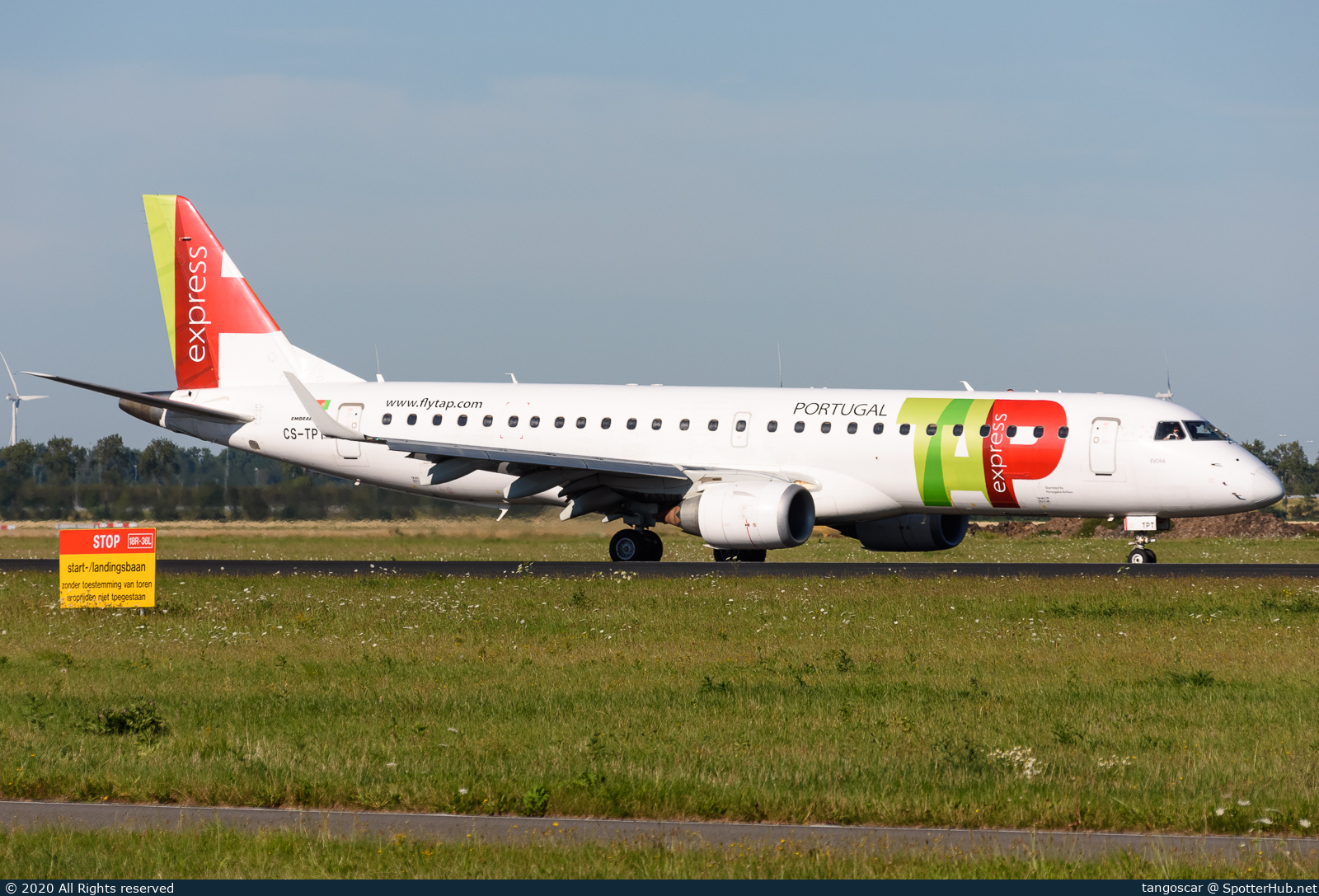 Photo of CS-TPT - Embraer ERJ-190LR operated by TAP Express (opb Portugália Airlines)