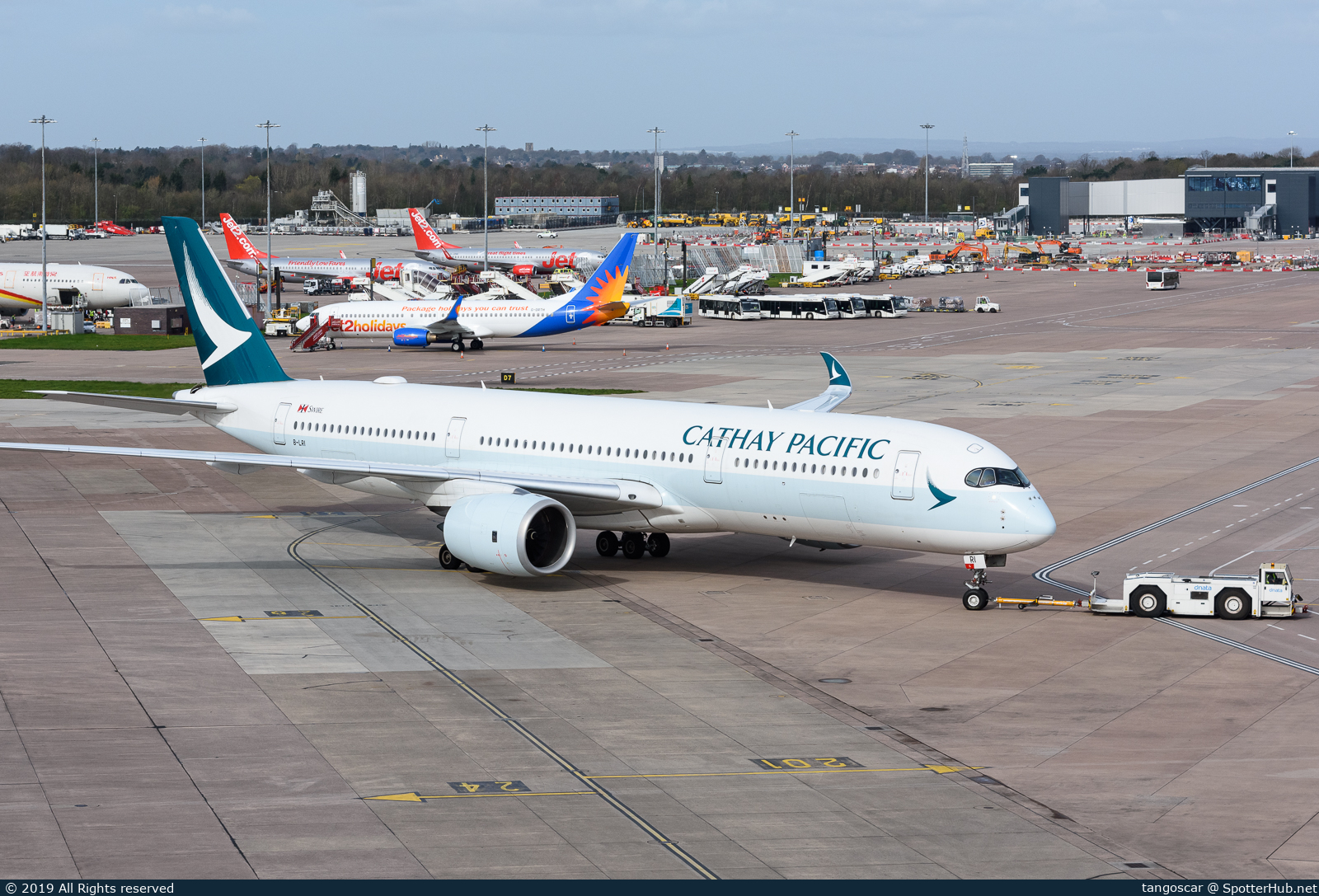 Photo of B-LRI - Airbus A350-941 operated by Cathay Pacific Airways