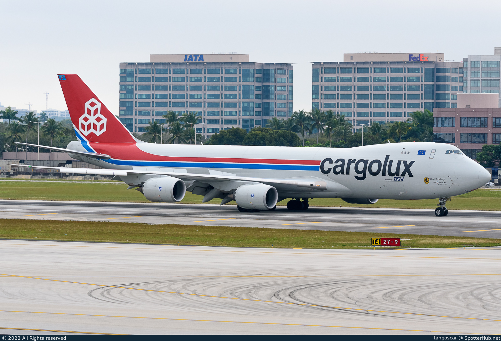 Photo of LX-VCH - Boeing 747-8R7F operated by Cargolux