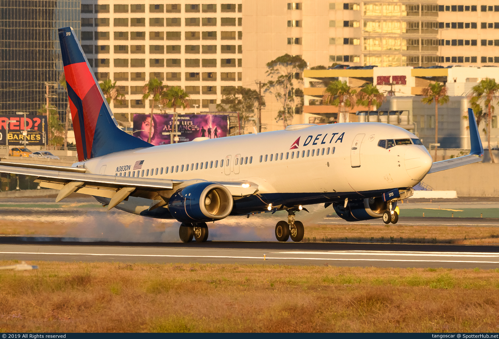 Photo of N383DN - Boeing 737-832 operated by Delta Air Lines