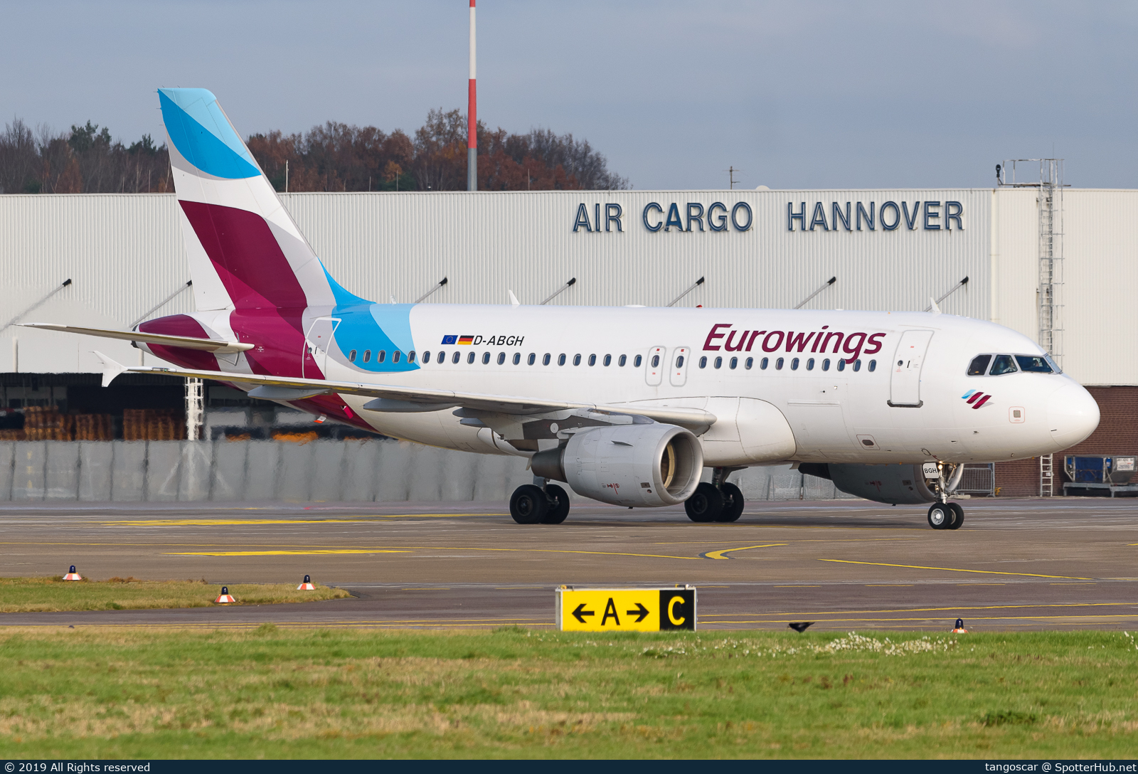 Photo of D-ABGH - Airbus A319-112 operated by Eurowings
