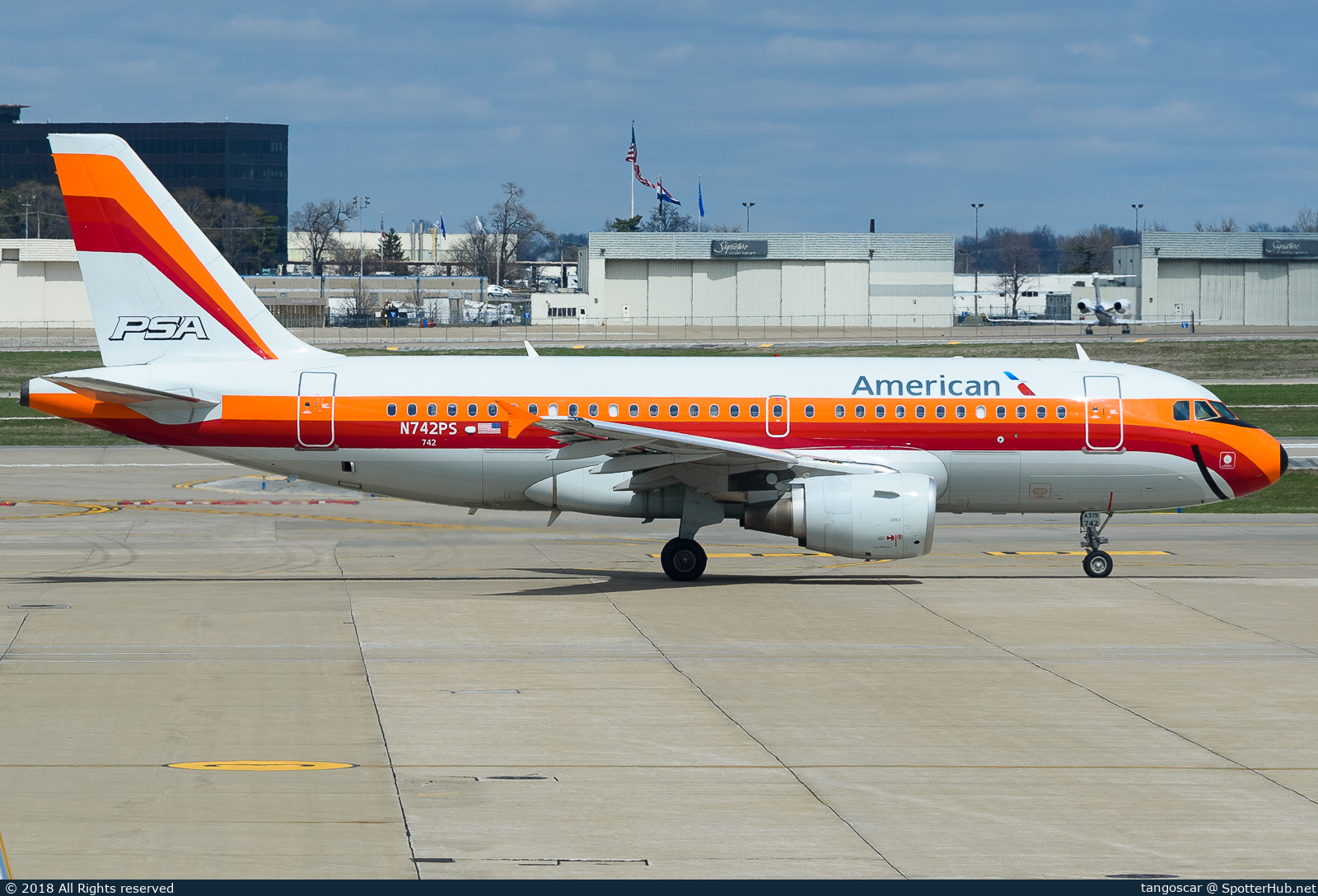 Photo of N742PS - Airbus A319-112 at Lambert International