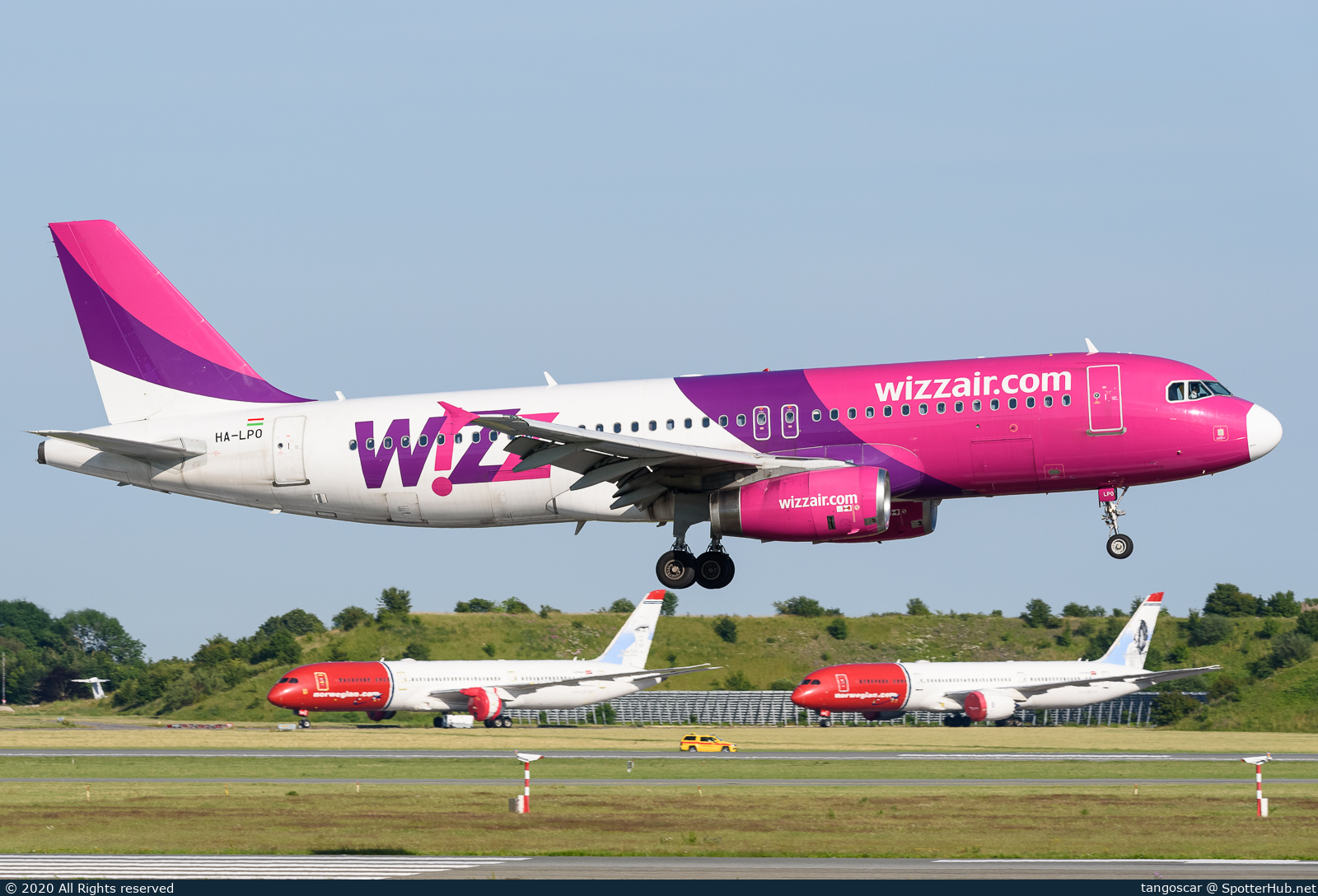 Photo of HA-LPO - Airbus A320-232 operated by Wizz Air