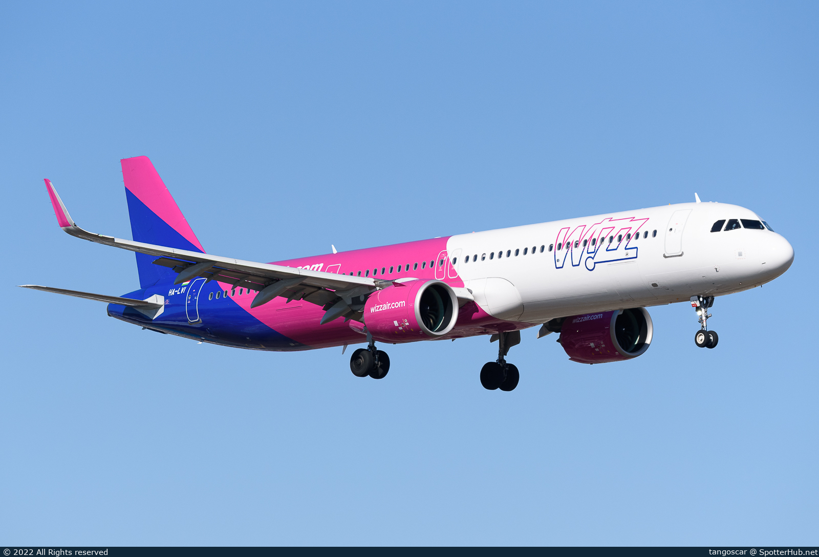 Photo of HA-LVI - Airbus A321-271NX operated by Wizz Air