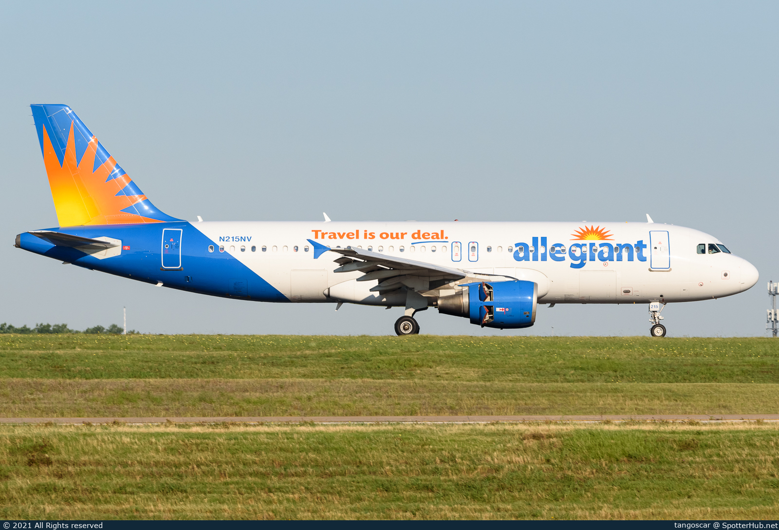Photo of N215NV - Airbus A320-214 operated by Allegiant Air