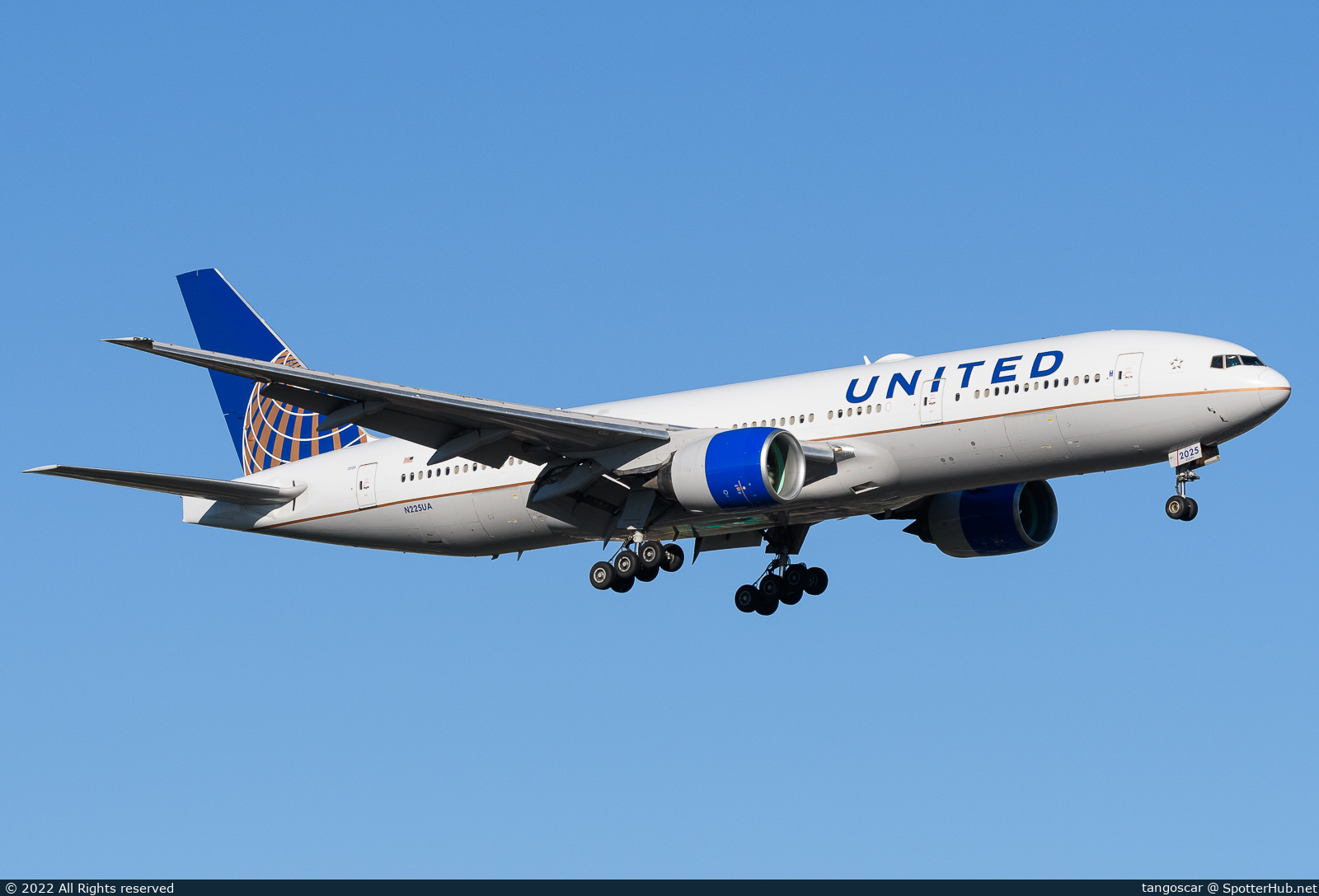 Photo of N225UA - Boeing 777-222(ER) operated by United Airlines