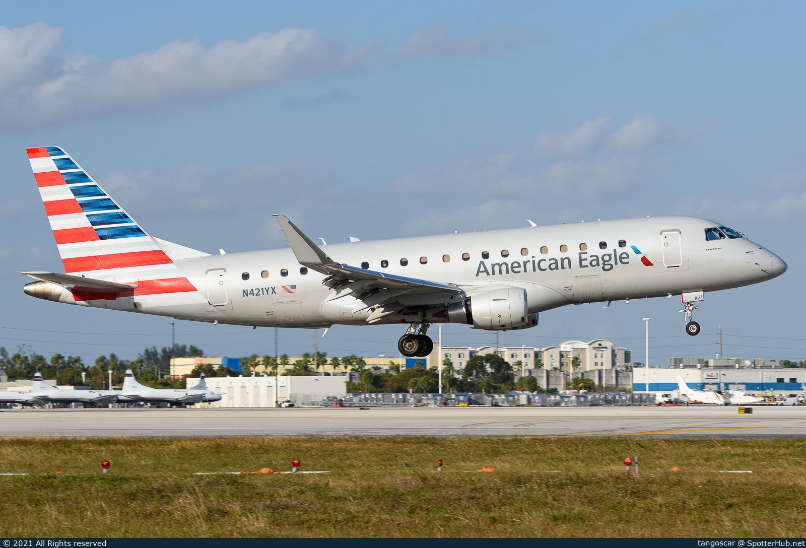 Photo of N421YX - Embraer ERJ-175LR operated by American Eagle (opb Republic Airways)