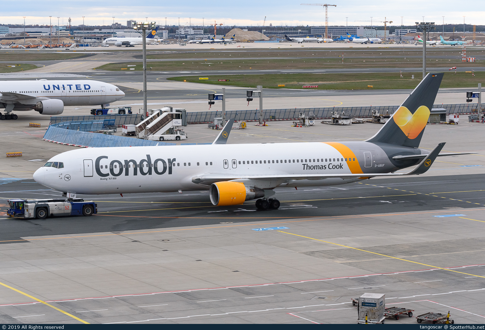 Photo of D-ABUF - Boeing 767-330(ER) operated by Condor