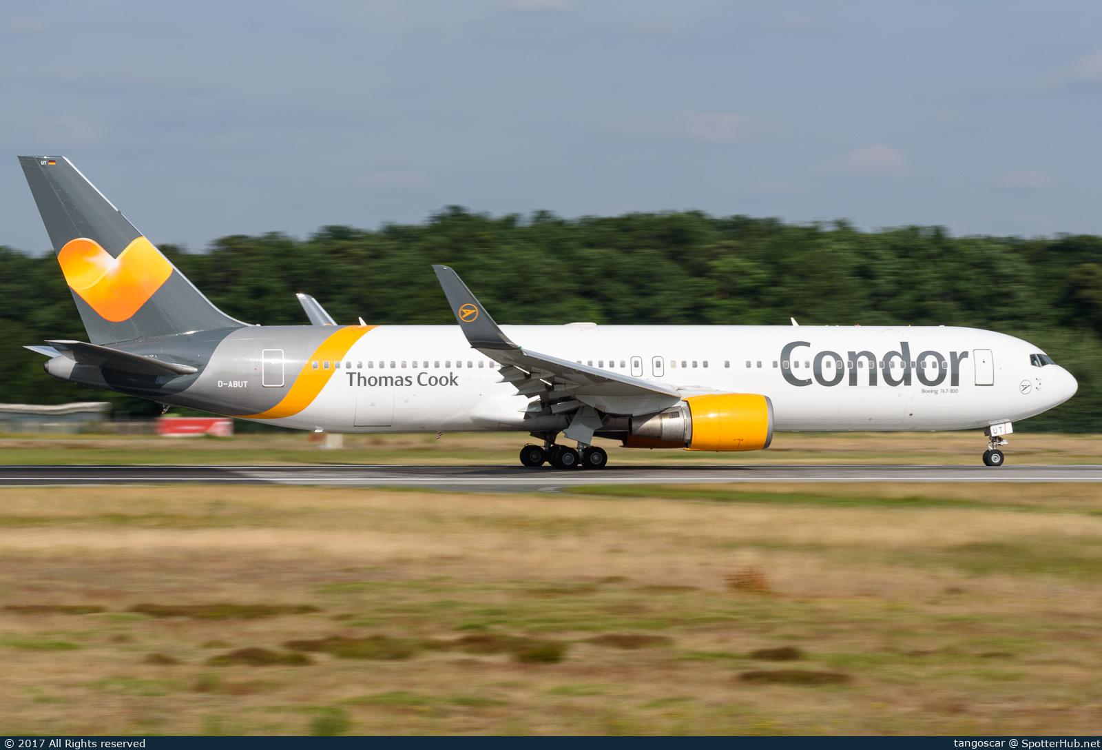 Photo of D-ABUT - Boeing 767-3Q8(ER) operated by Condor